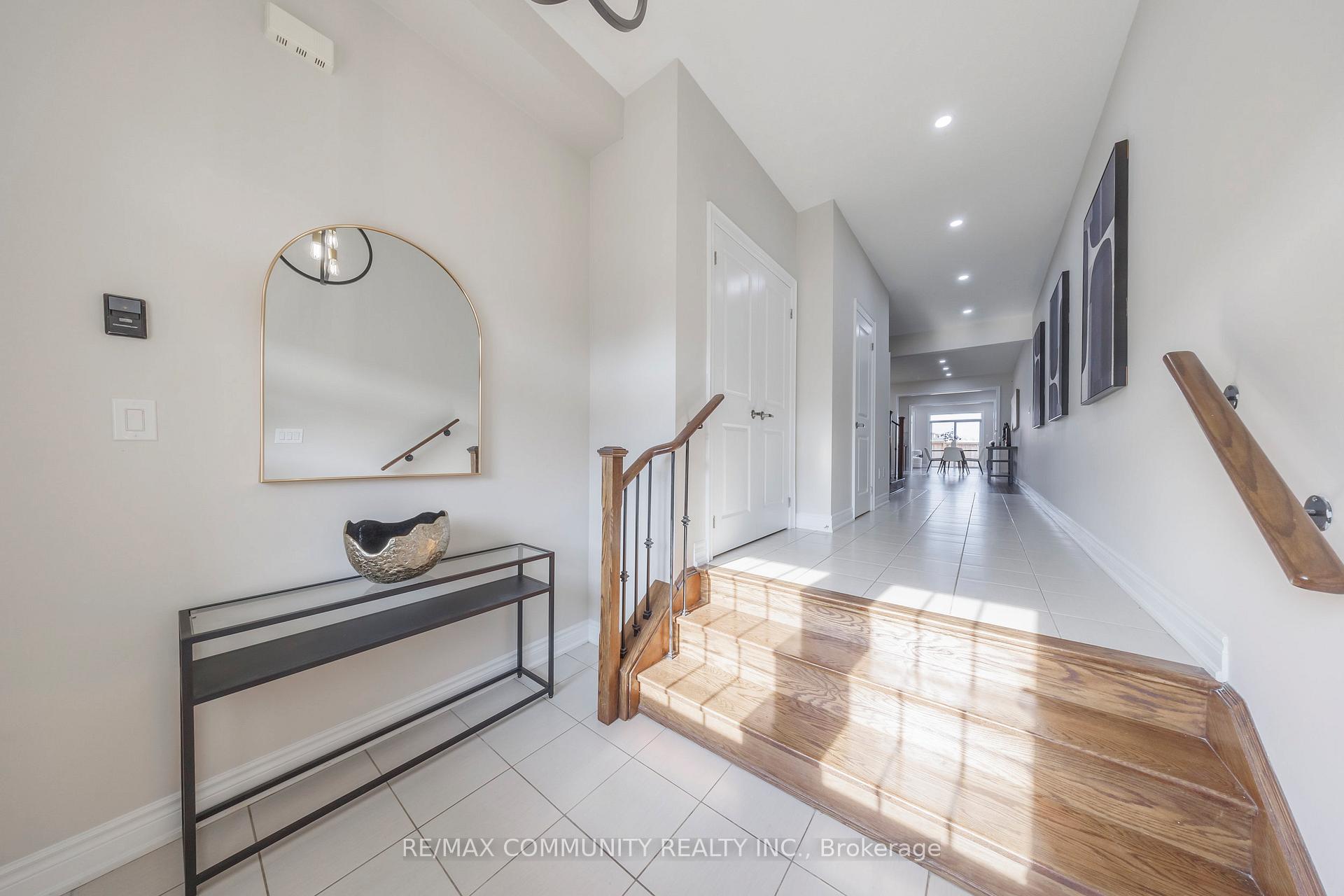Photo 4 of 14 Mohandas Drive, Markham, Cedarwood — HOMEH