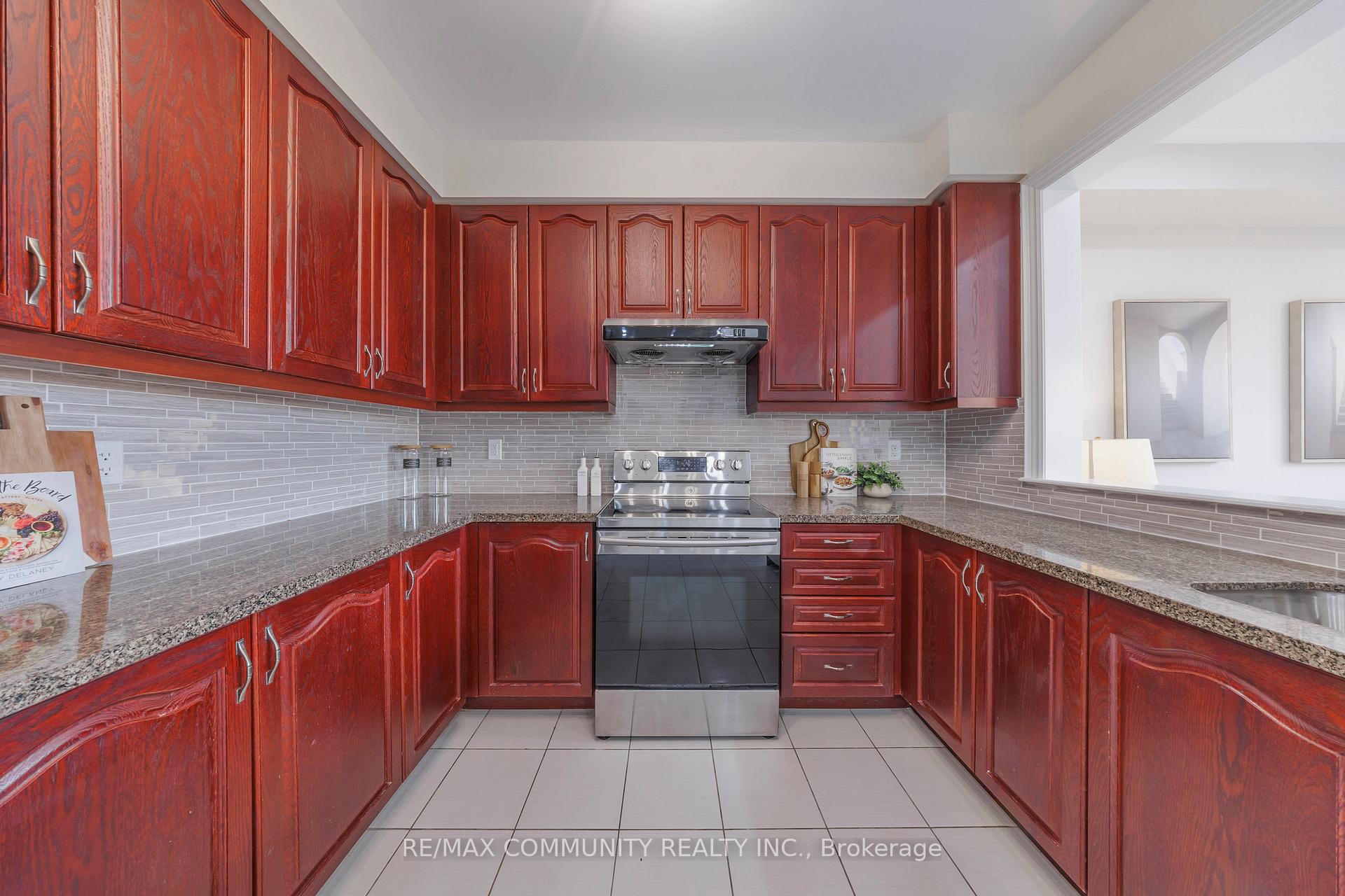 Photo 8 of 14 Mohandas Drive, Markham, Cedarwood — HOMEH