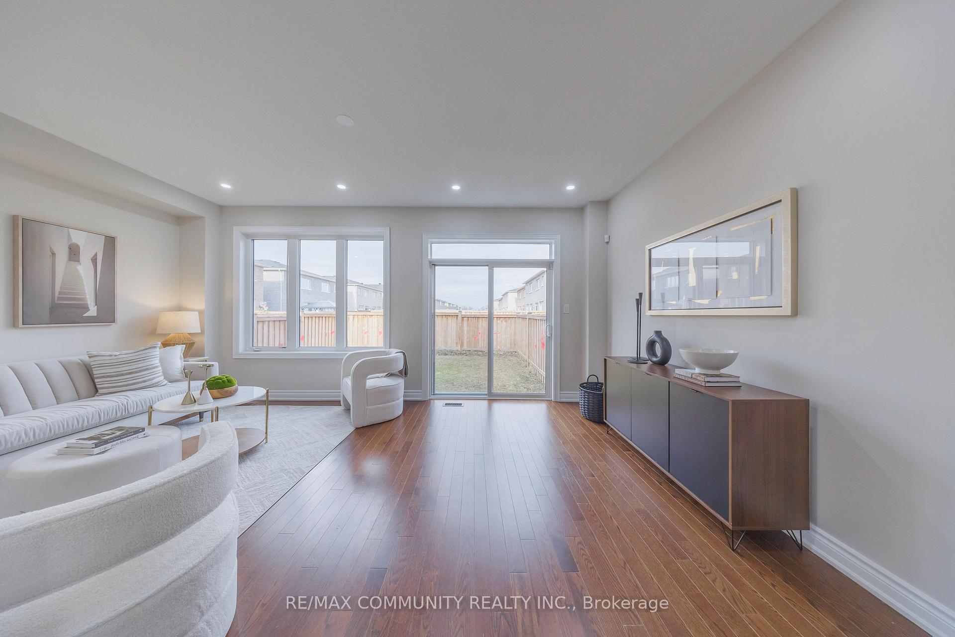 Photo 10 of 14 Mohandas Drive, Markham, Cedarwood — HOMEH