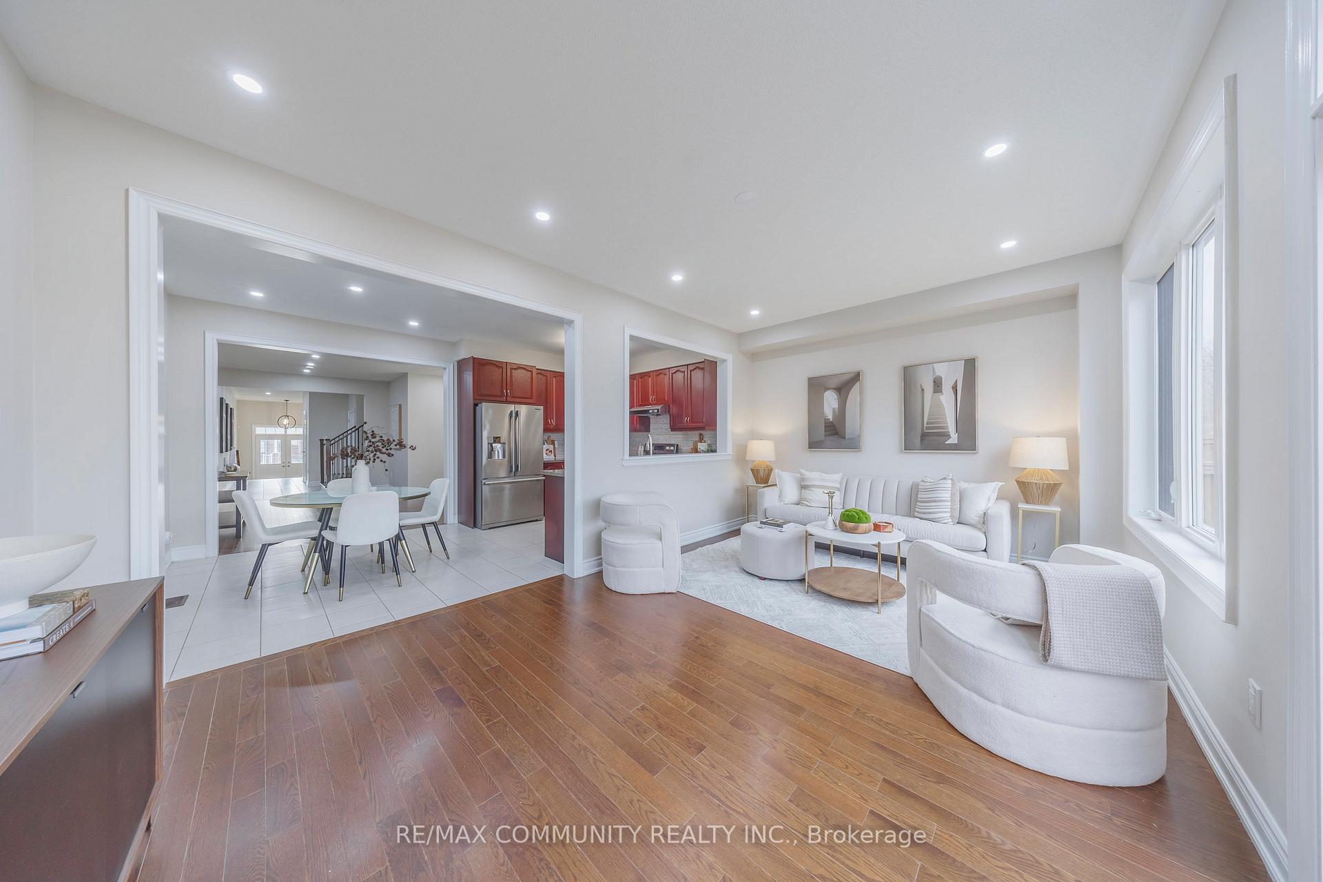 Photo 11 of 14 Mohandas Drive, Markham, Cedarwood — HOMEH