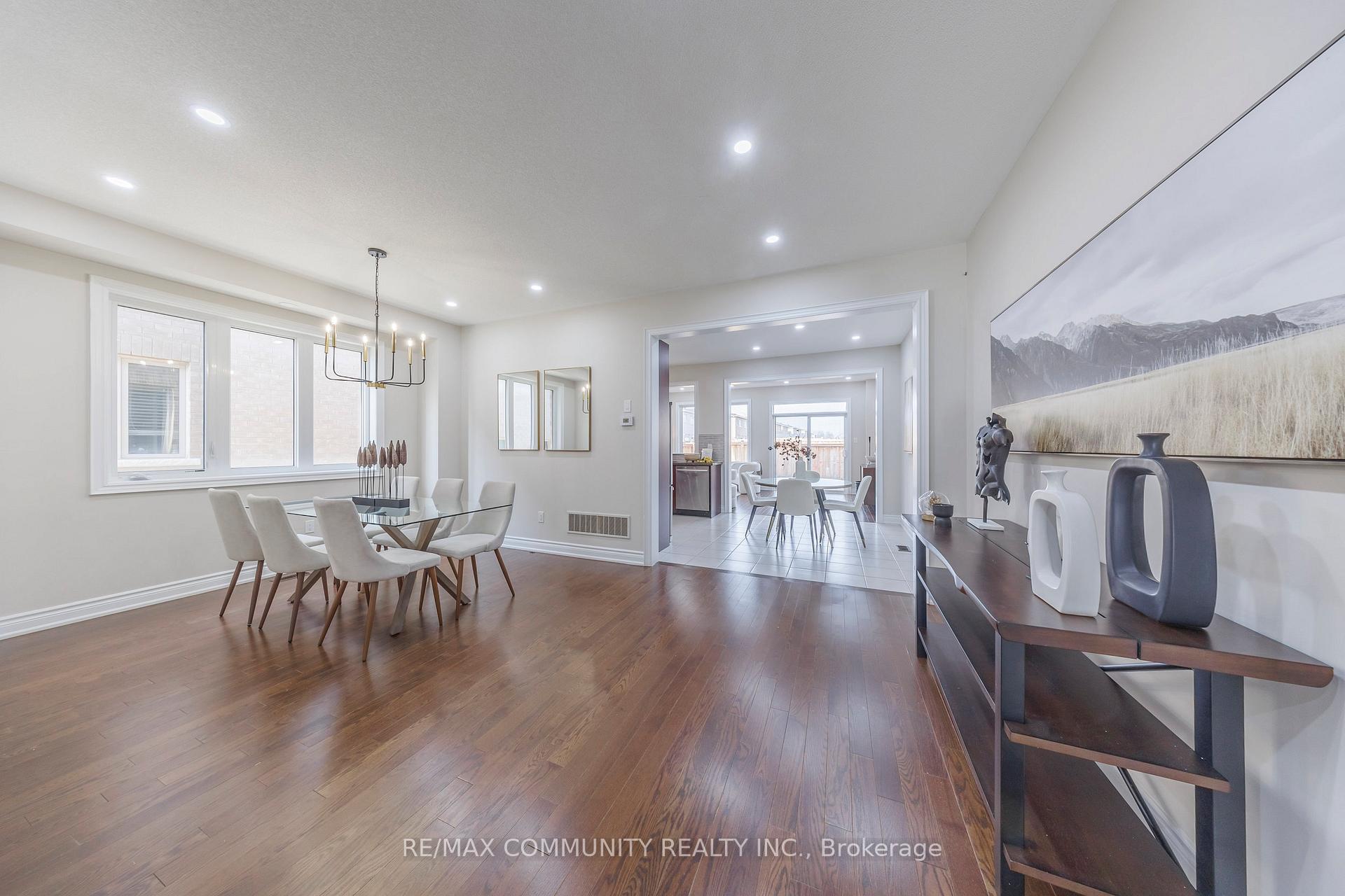 Photo 13 of 14 Mohandas Drive, Markham, Cedarwood — HOMEH