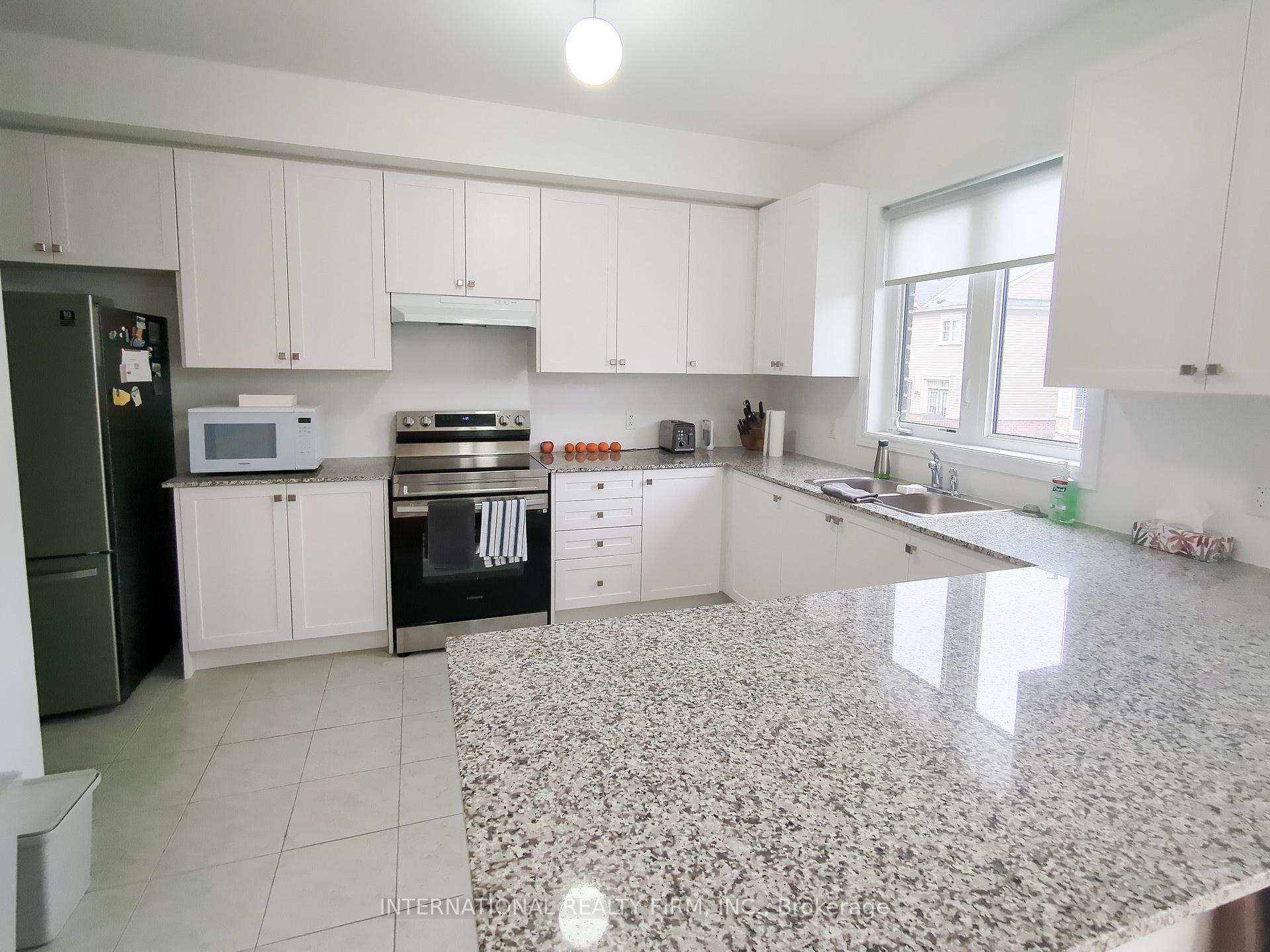 Photo 3 of 14 Steamboat Way, Whitby, Port Whitby — HOMEH