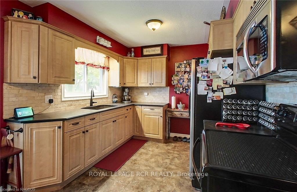 Photo 16 of 155 Barbara Street, West Grey — HOMEH