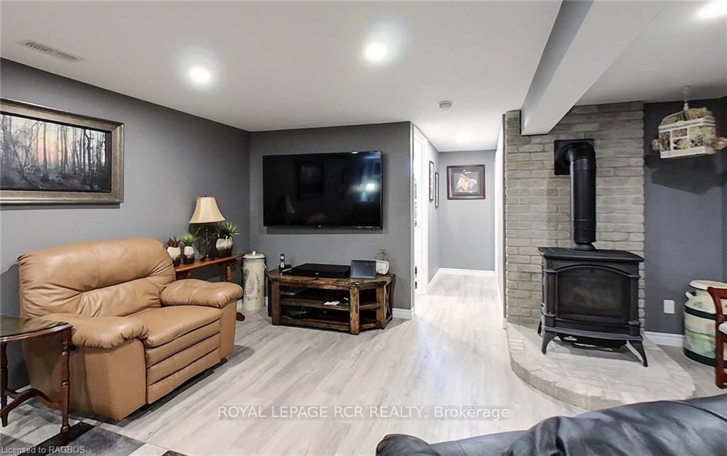 Photo 31 of 155 Barbara Street, West Grey — HOMEH