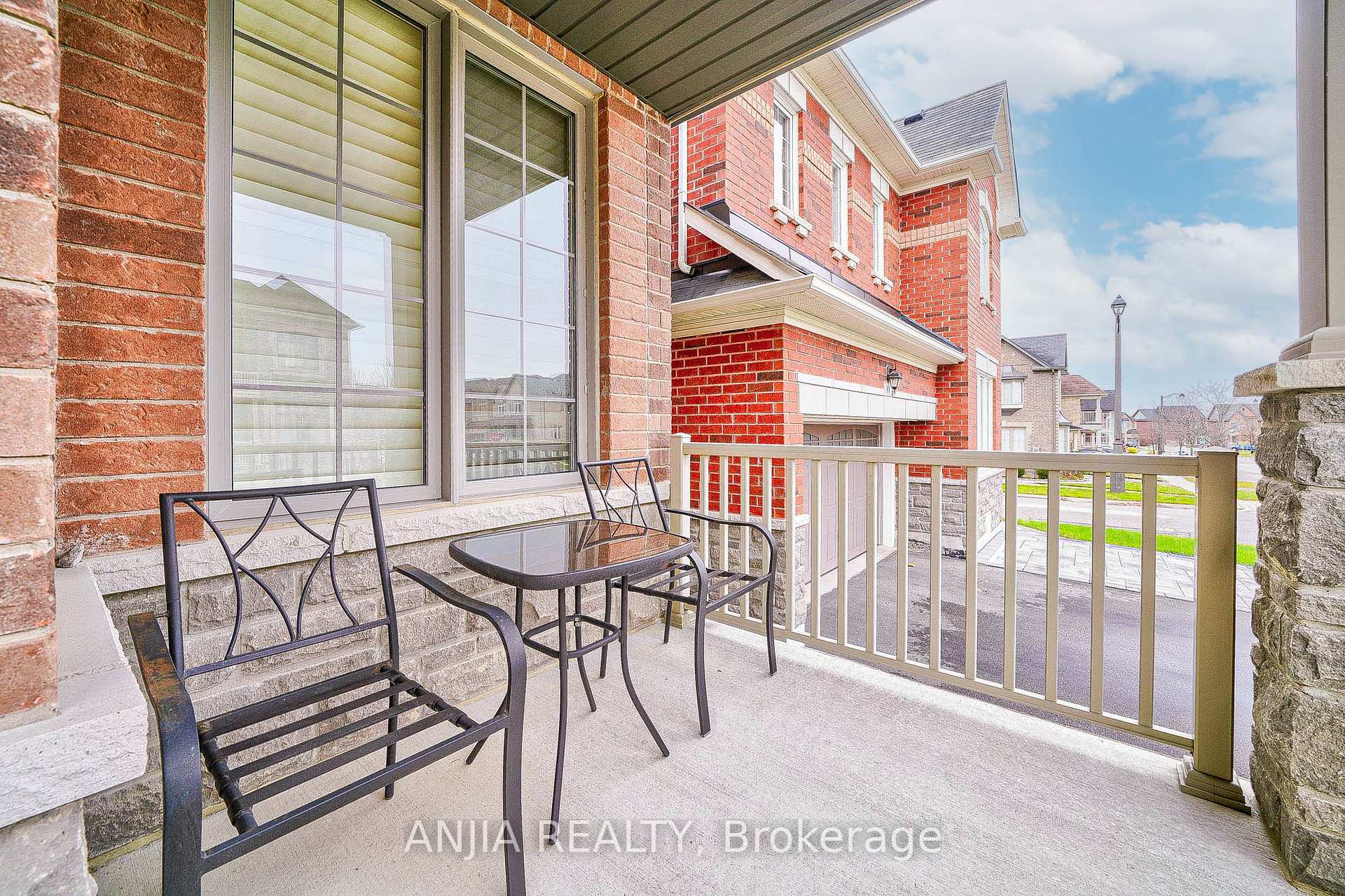 Photo 3 of 83 William Bartlett Drive, Markham, Berczy — HOMEH
