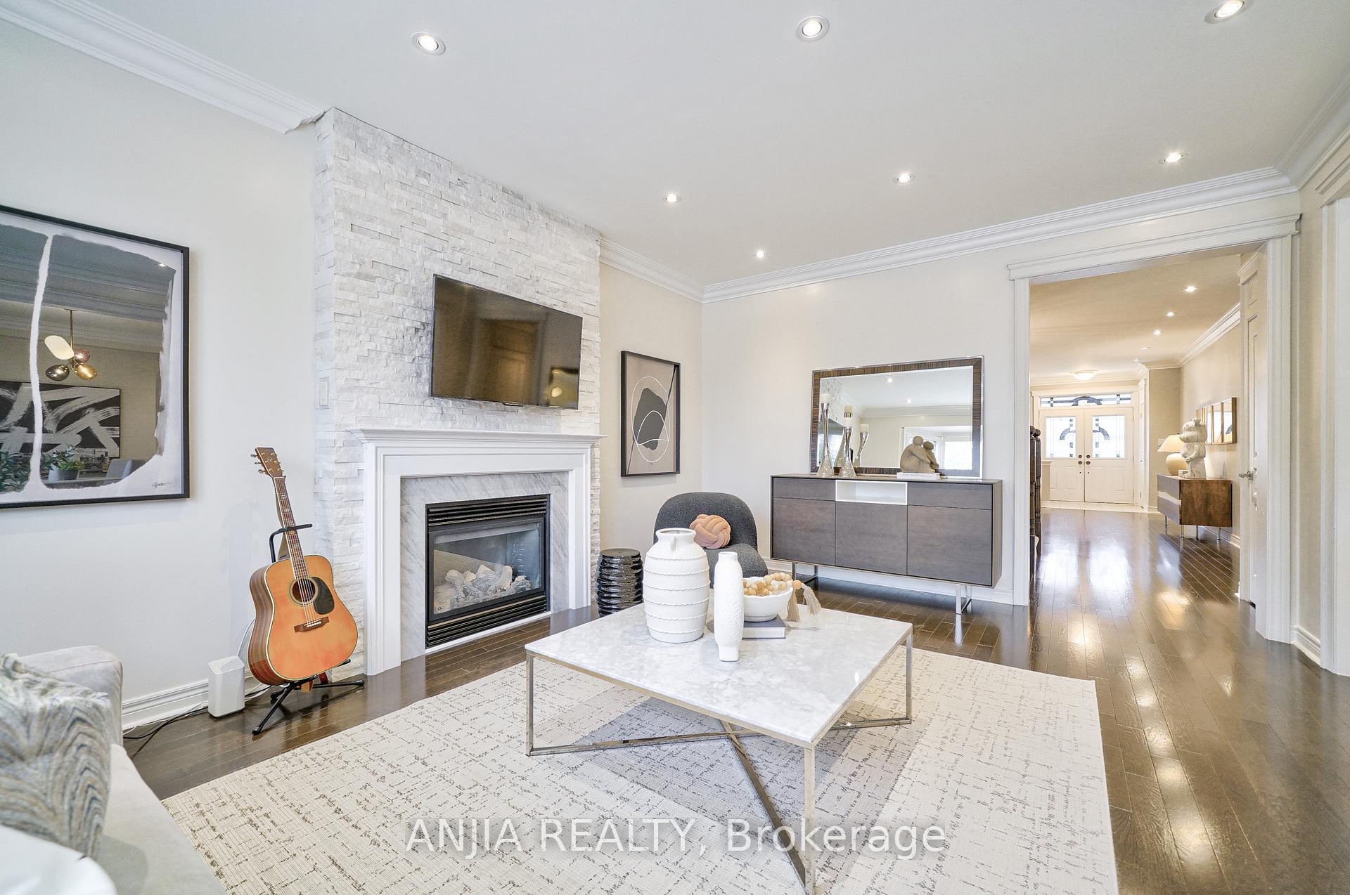 Photo 10 of 83 William Bartlett Drive, Markham, Berczy — HOMEH