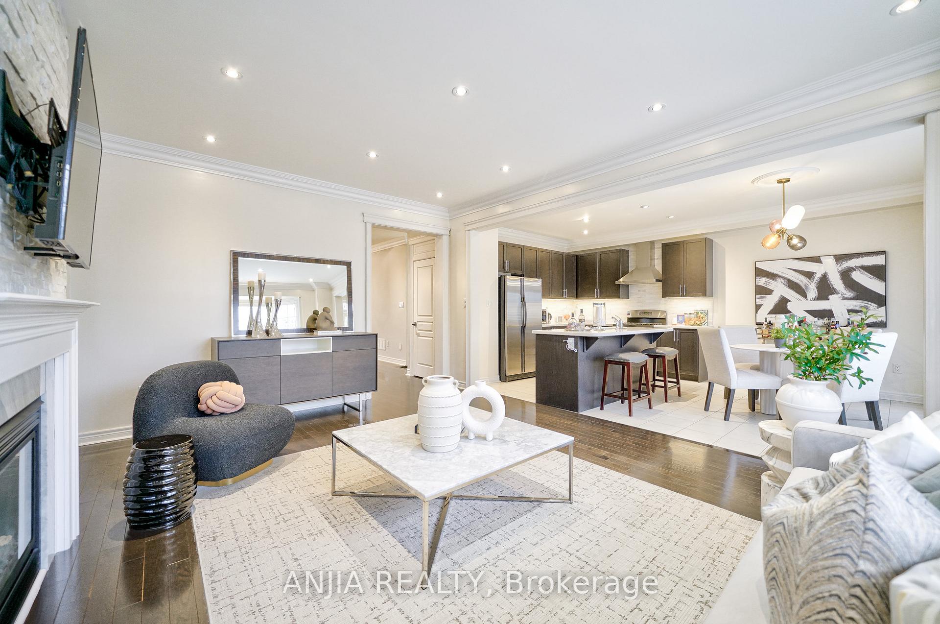 Photo 11 of 83 William Bartlett Drive, Markham, Berczy — HOMEH