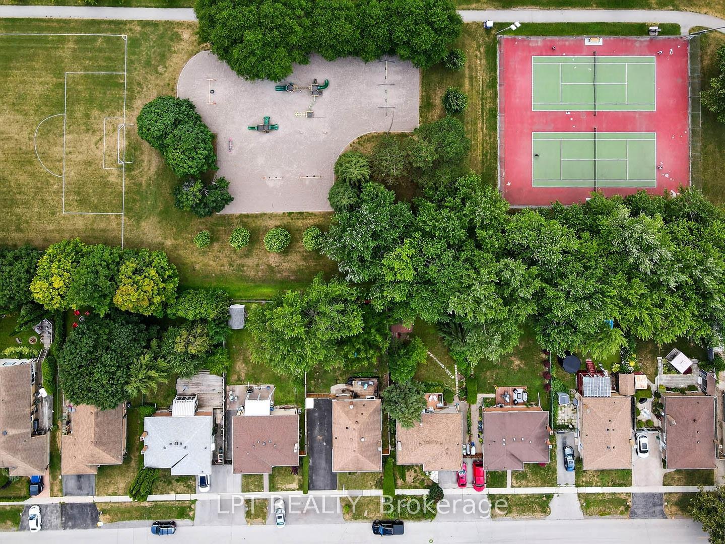 Photo 3 of 918 Walton Boulevard, Whitby, Williamsburg — HOMEH