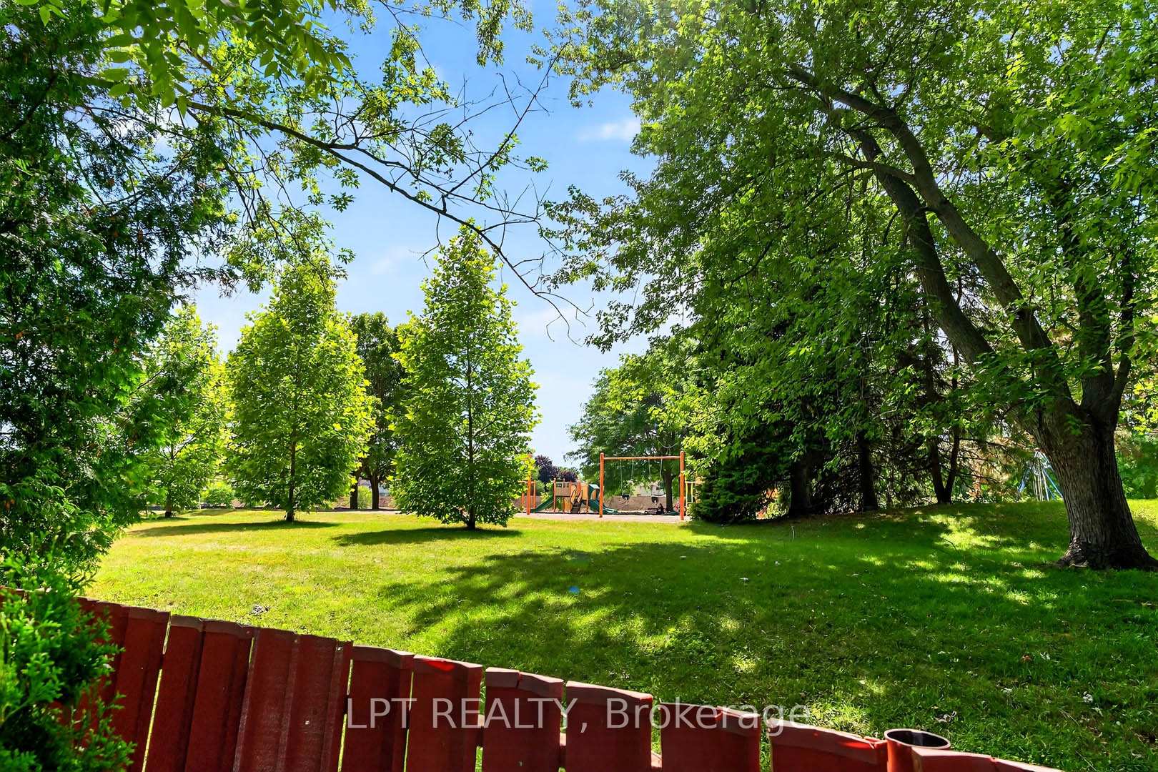 Photo 4 of 918 Walton Boulevard, Whitby, Williamsburg — HOMEH