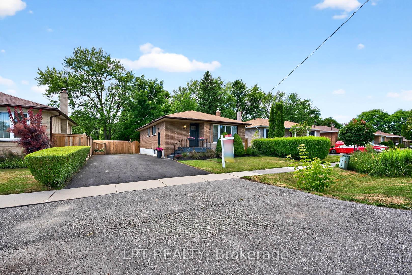 Photo 5 of 918 Walton Boulevard, Whitby, Williamsburg — HOMEH