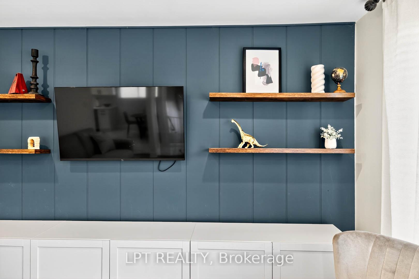 Photo 9 of 918 Walton Boulevard, Whitby, Williamsburg — HOMEH