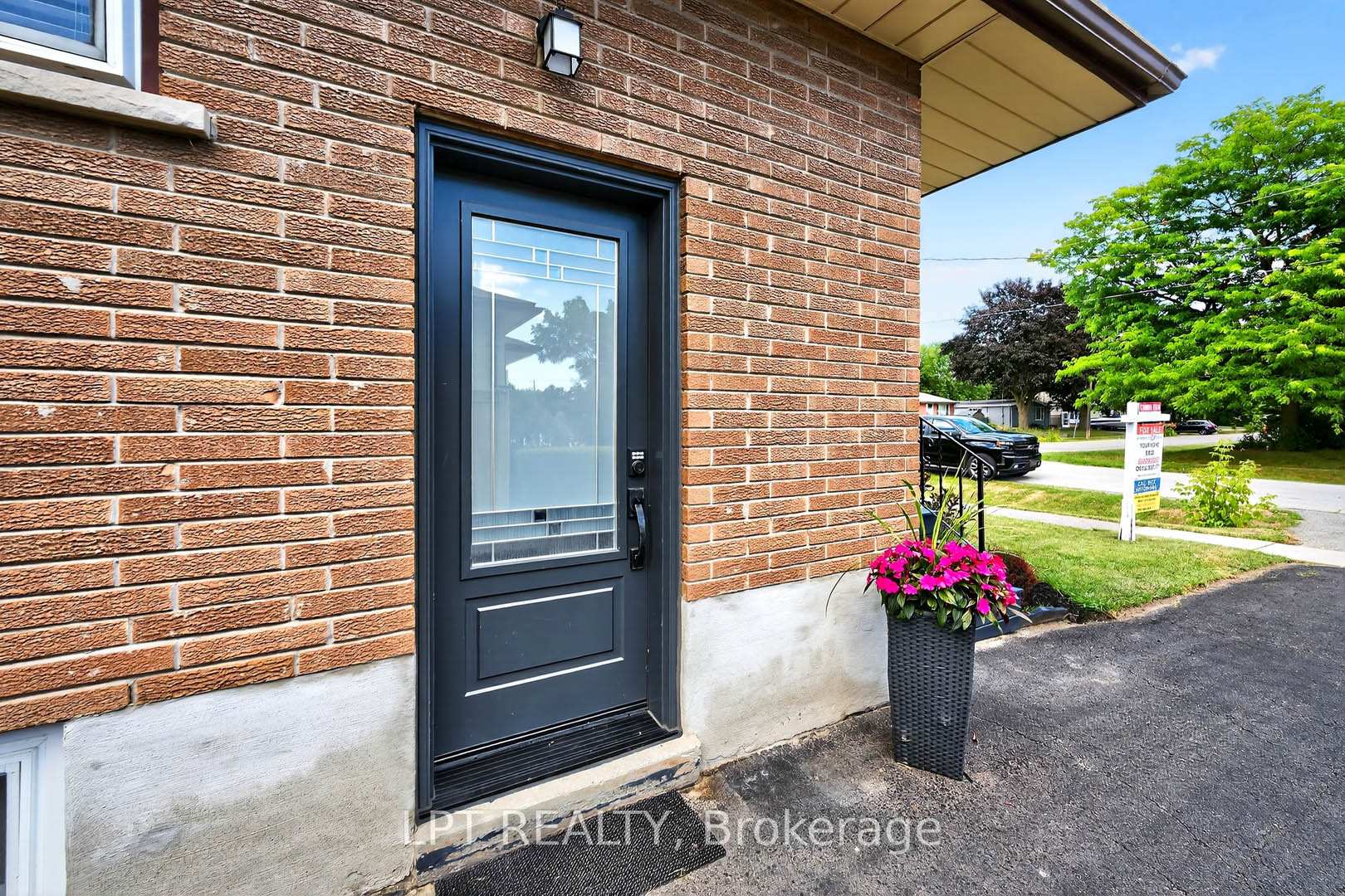 Photo 22 of 918 Walton Boulevard, Whitby, Williamsburg — HOMEH