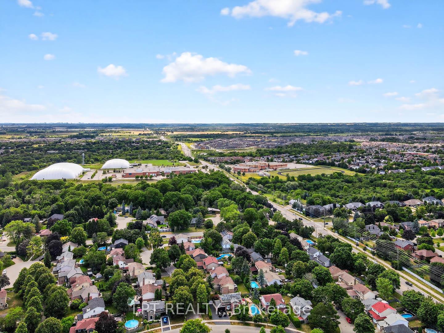 Photo 42 of 918 Walton Boulevard, Whitby, Williamsburg — HOMEH