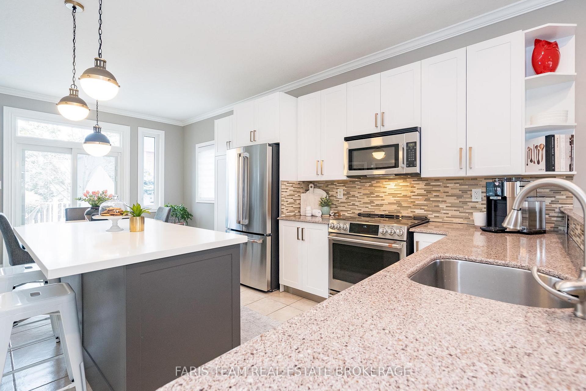 Photo 9 of 135 Sandringham Drive, Barrie, Innis-Shore — HOMEH