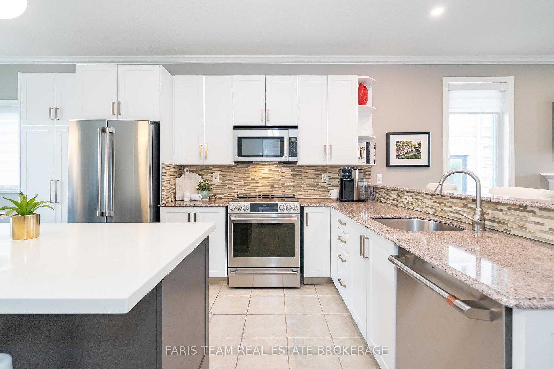 Photo 4 of 135 Sandringham Drive, Barrie, Innis-Shore — HOMEH