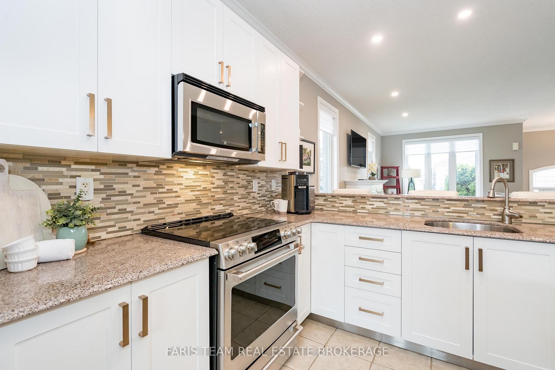 Photo 5 of 135 Sandringham Drive, Barrie, Innis-Shore — HOMEH