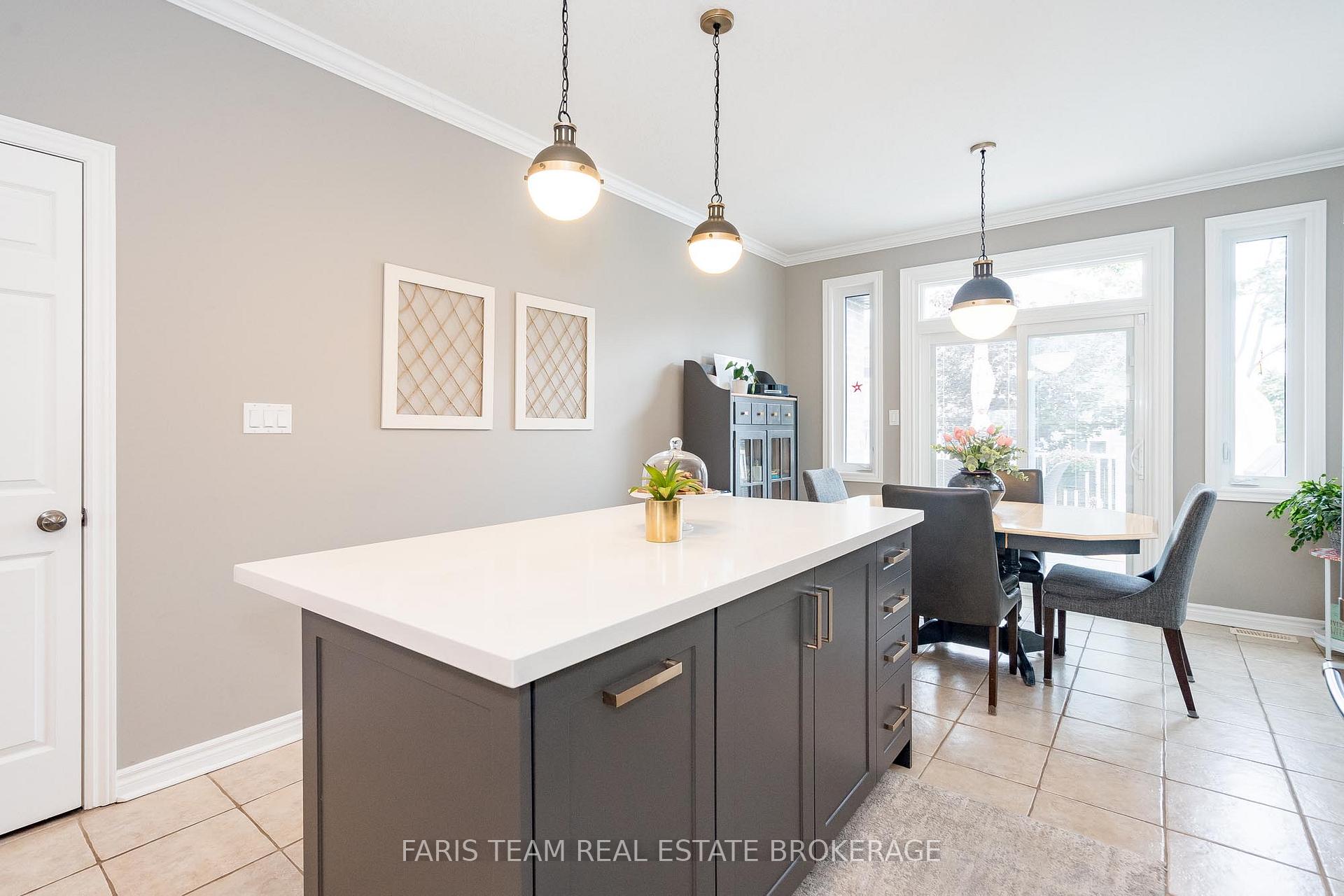 Photo 7 of 135 Sandringham Drive, Barrie, Innis-Shore — HOMEH