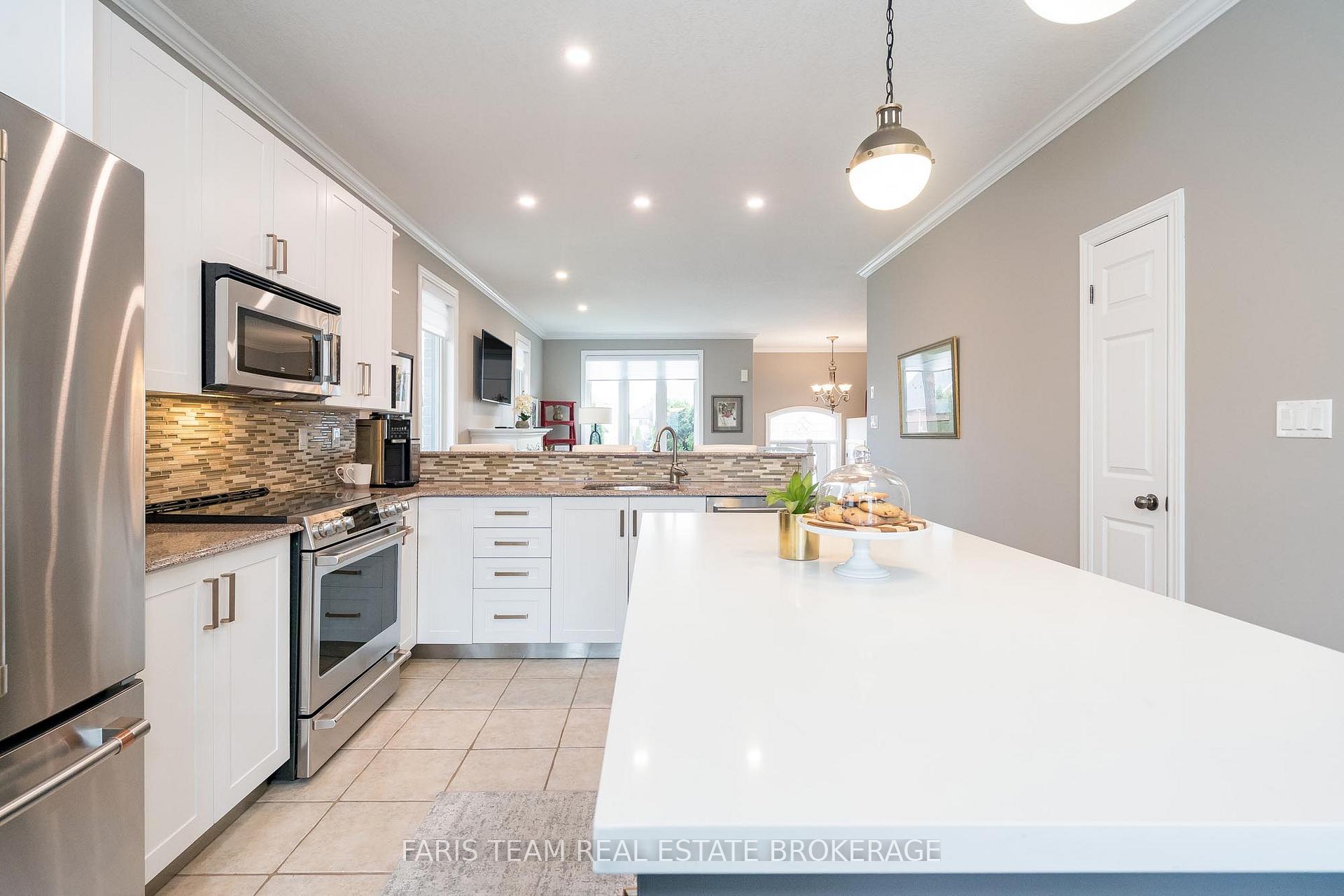 Photo 10 of 135 Sandringham Drive, Barrie, Innis-Shore — HOMEH