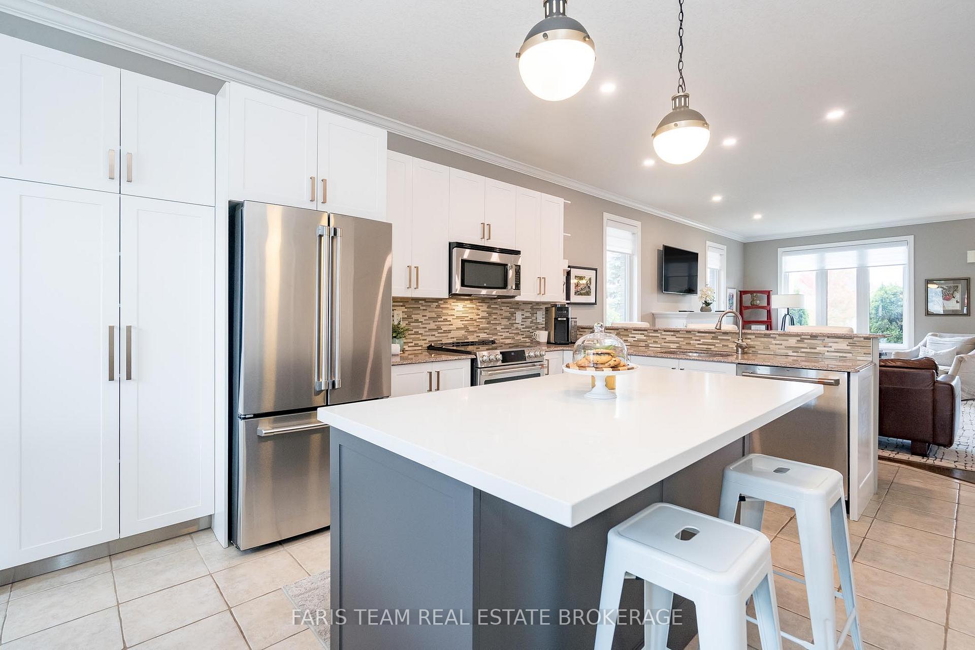 Photo 11 of 135 Sandringham Drive, Barrie, Innis-Shore — HOMEH