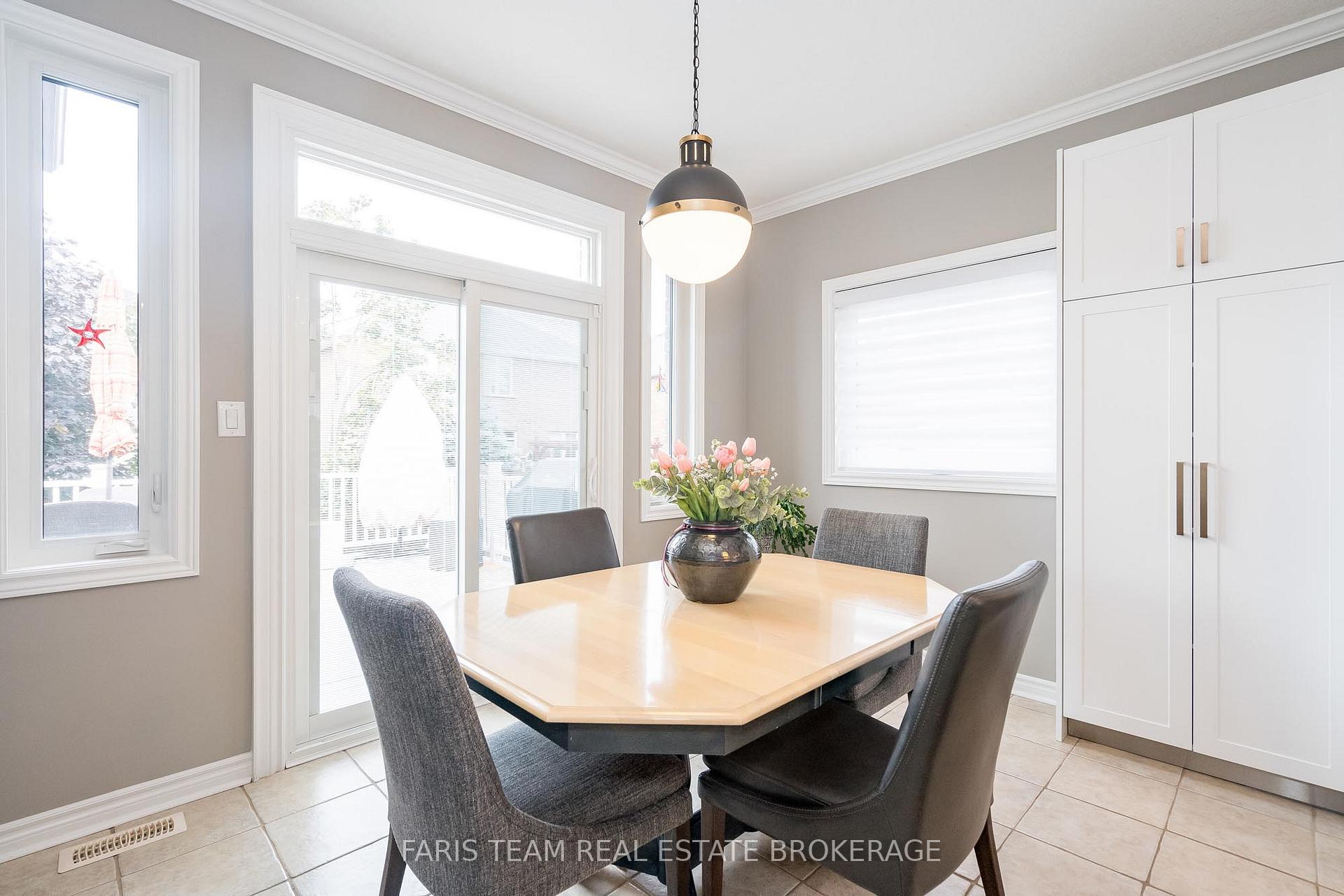 Photo 8 of 135 Sandringham Drive, Barrie, Innis-Shore — HOMEH