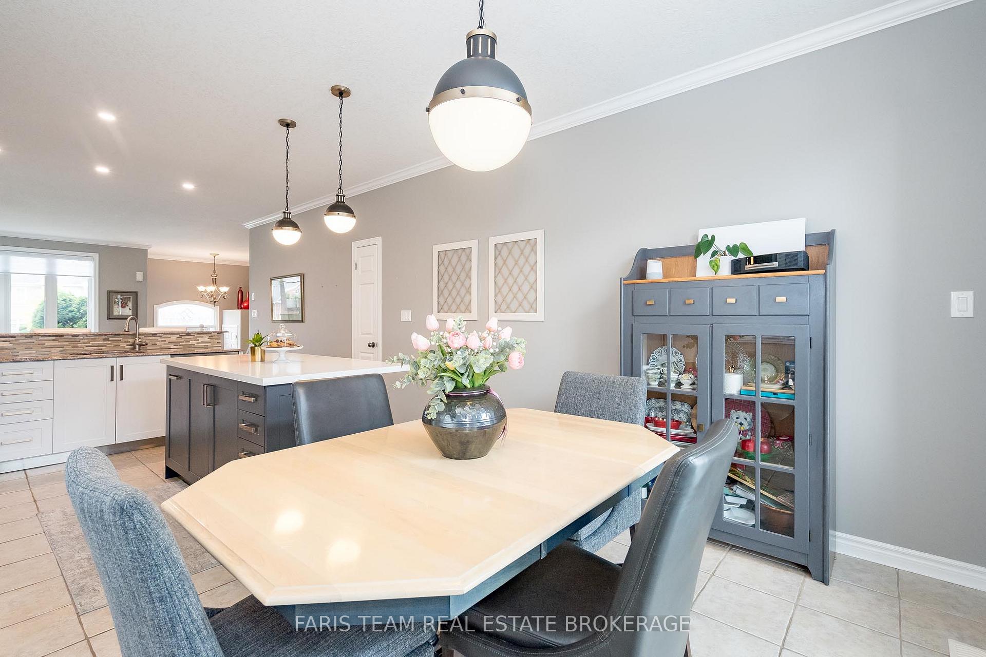 Photo 17 of 135 Sandringham Drive, Barrie, Innis-Shore — HOMEH
