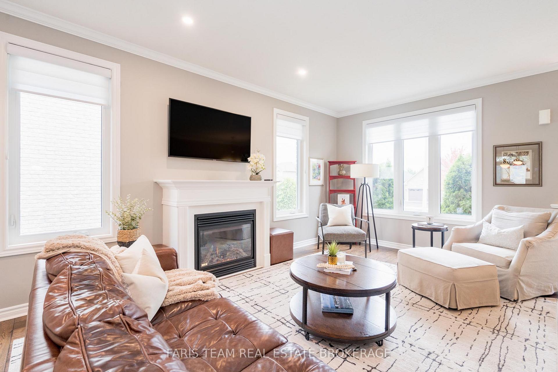 Photo 12 of 135 Sandringham Drive, Barrie, Innis-Shore — HOMEH
