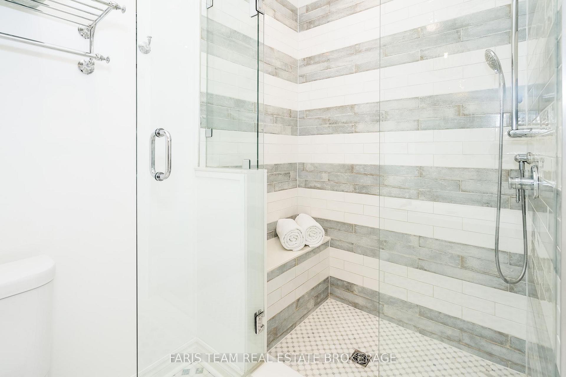 Photo 20 of 135 Sandringham Drive, Barrie, Innis-Shore — HOMEH