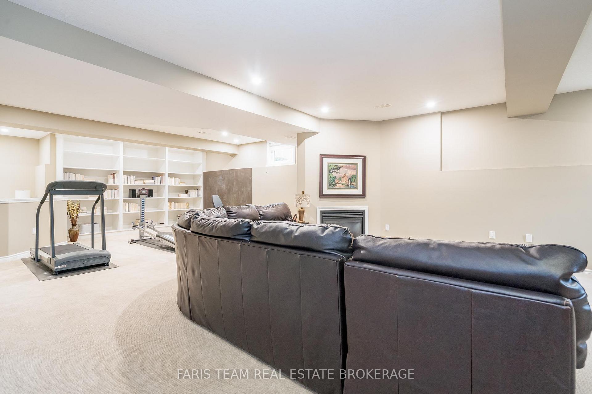Photo 31 of 135 Sandringham Drive, Barrie, Innis-Shore — HOMEH