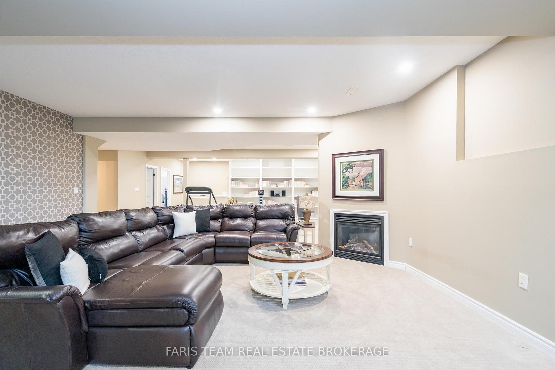 Photo 21 of 135 Sandringham Drive, Barrie, Innis-Shore — HOMEH