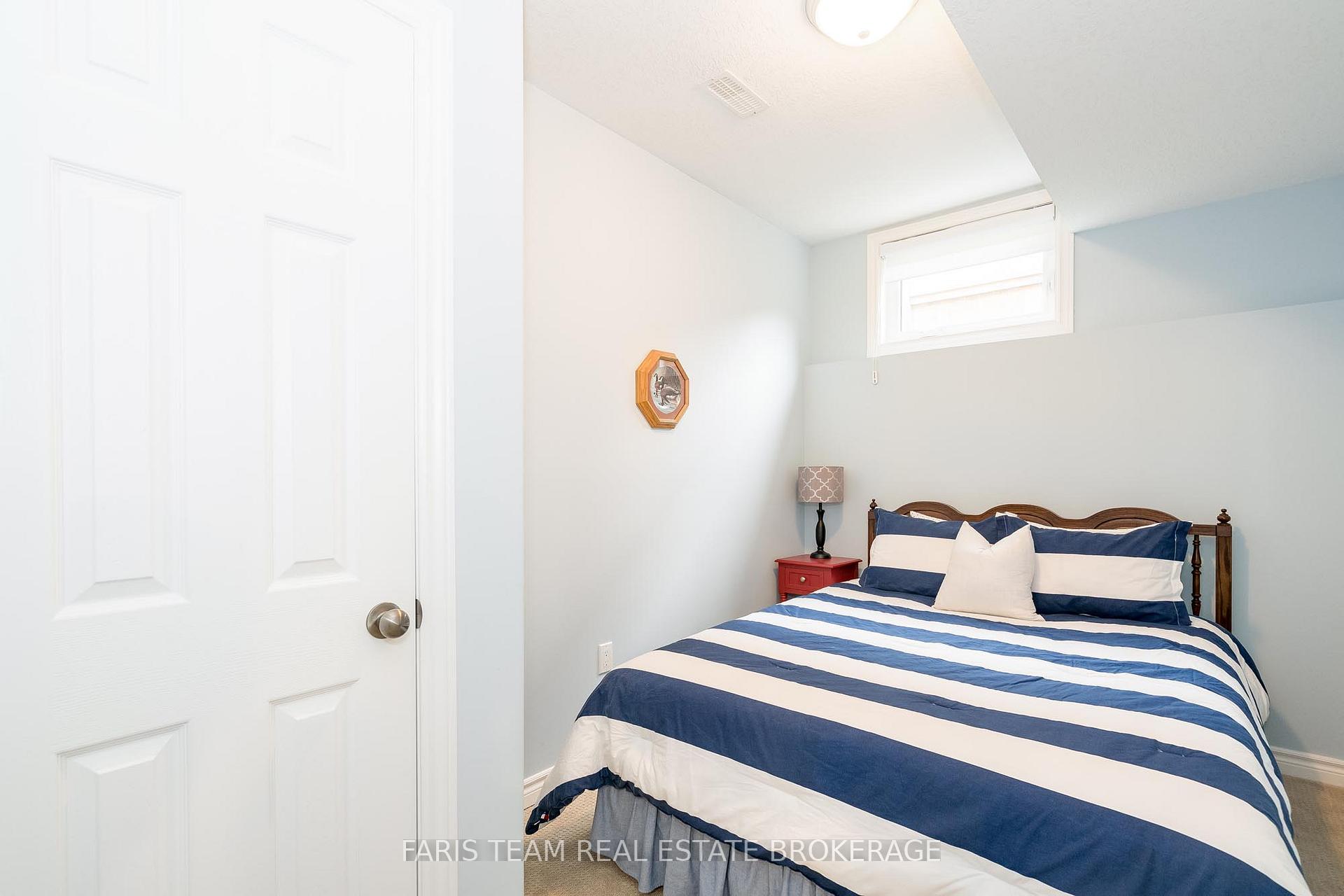 Photo 33 of 135 Sandringham Drive, Barrie, Innis-Shore — HOMEH