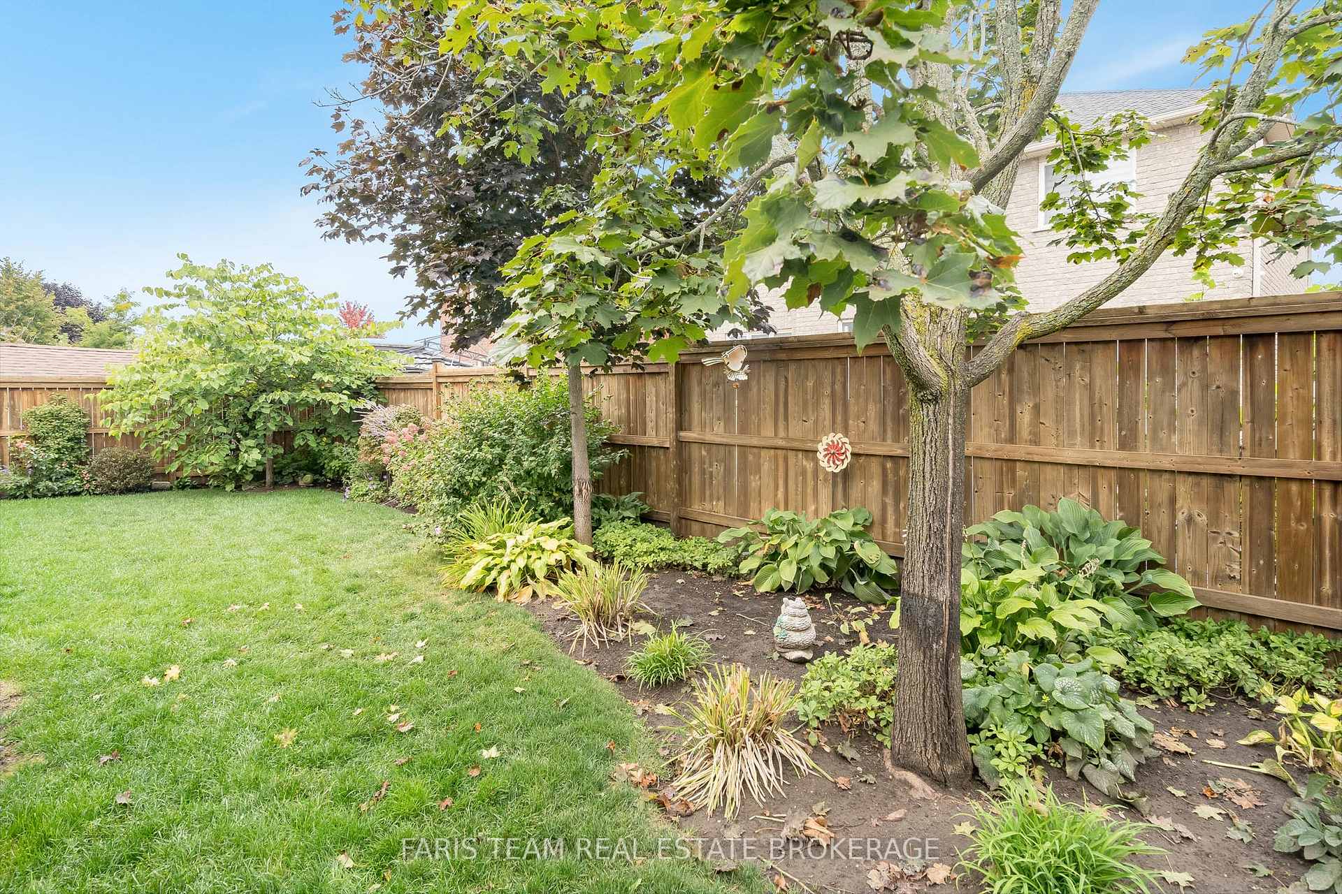 Photo 37 of 135 Sandringham Drive, Barrie, Innis-Shore — HOMEH