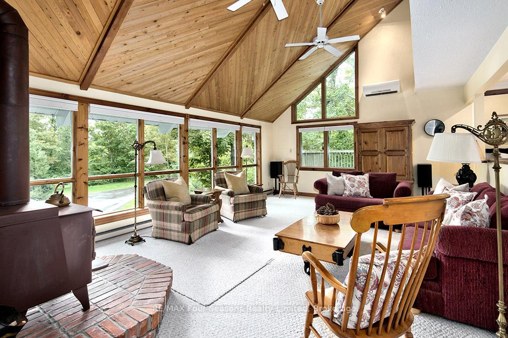 Photo 3 of 148 Northmount Crescent, Blue Mountains — HOMEH