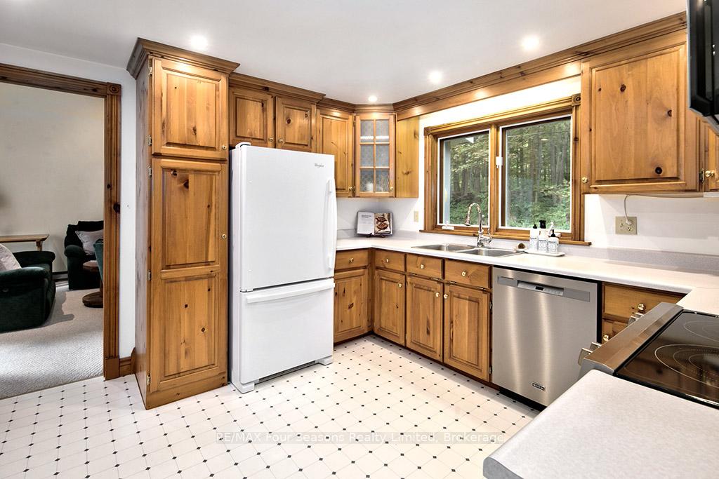 Photo 10 of 148 Northmount Crescent, Blue Mountains — HOMEH