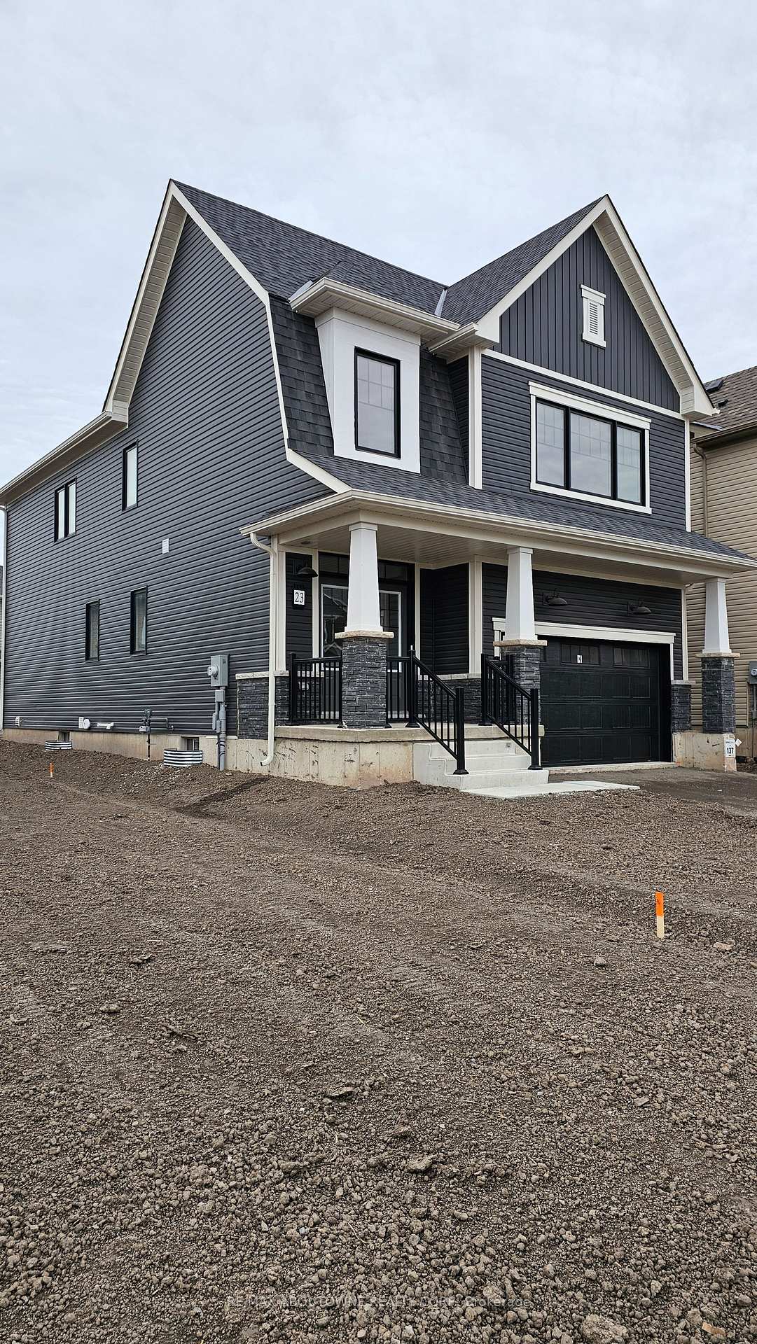 Photo 3 of 23 Masters Street N, Welland, Dain City — HOMEH