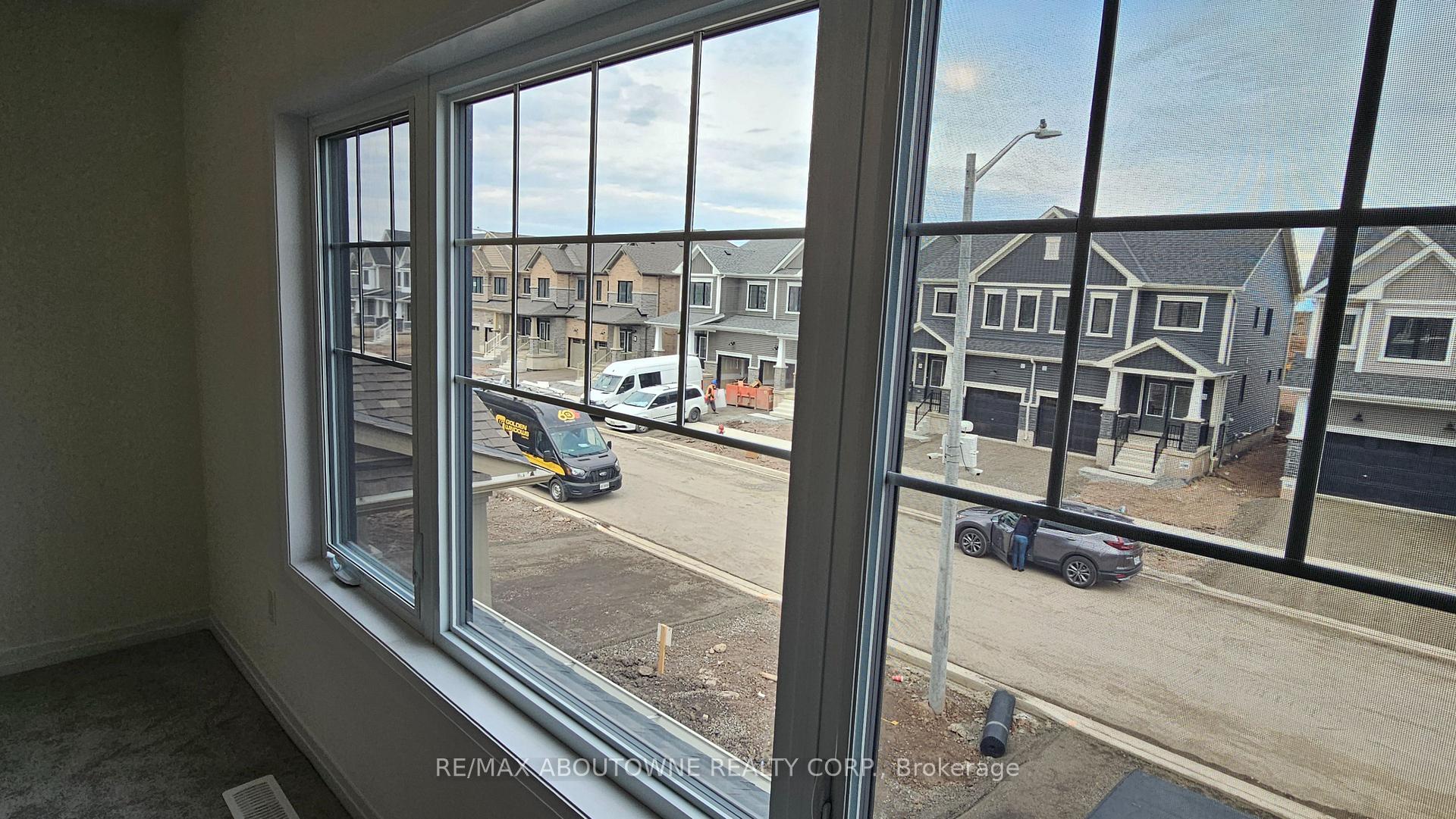 Photo 7 of 23 Masters Street N, Welland, Dain City — HOMEH