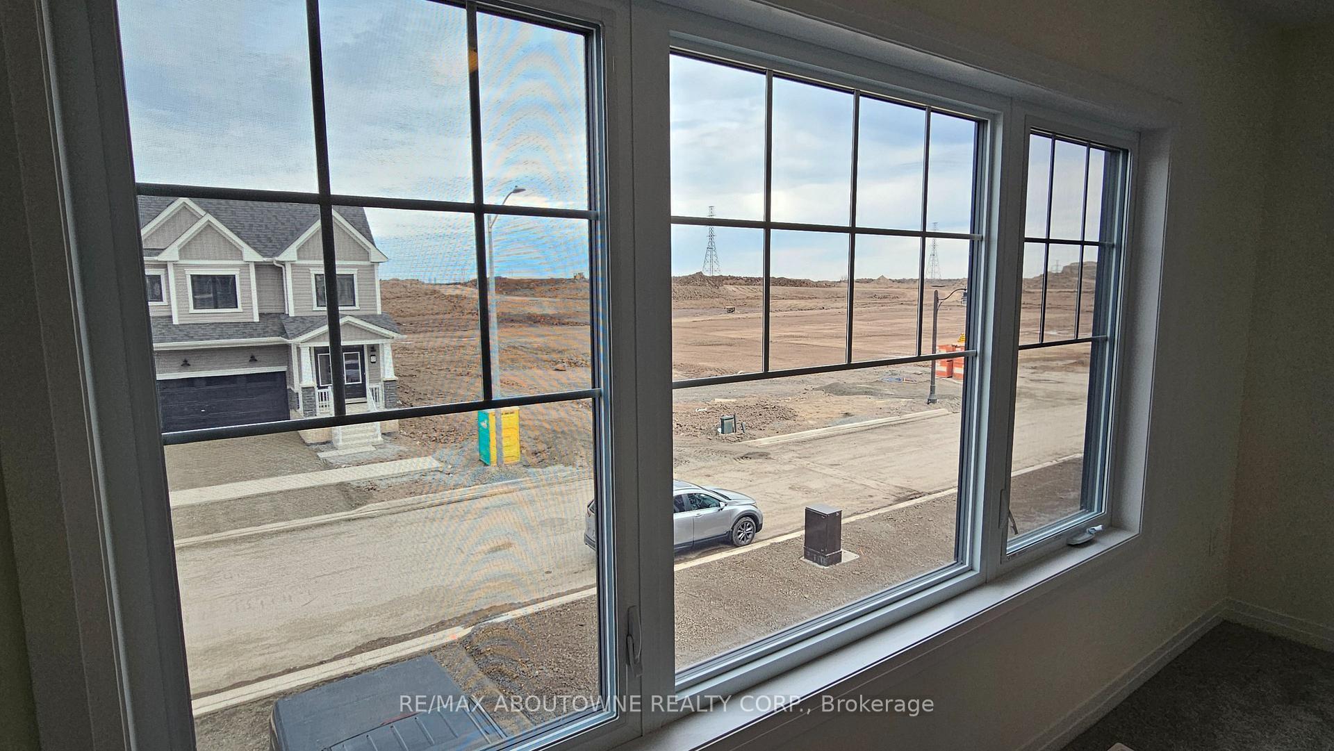 Photo 9 of 23 Masters Street N, Welland, Dain City — HOMEH