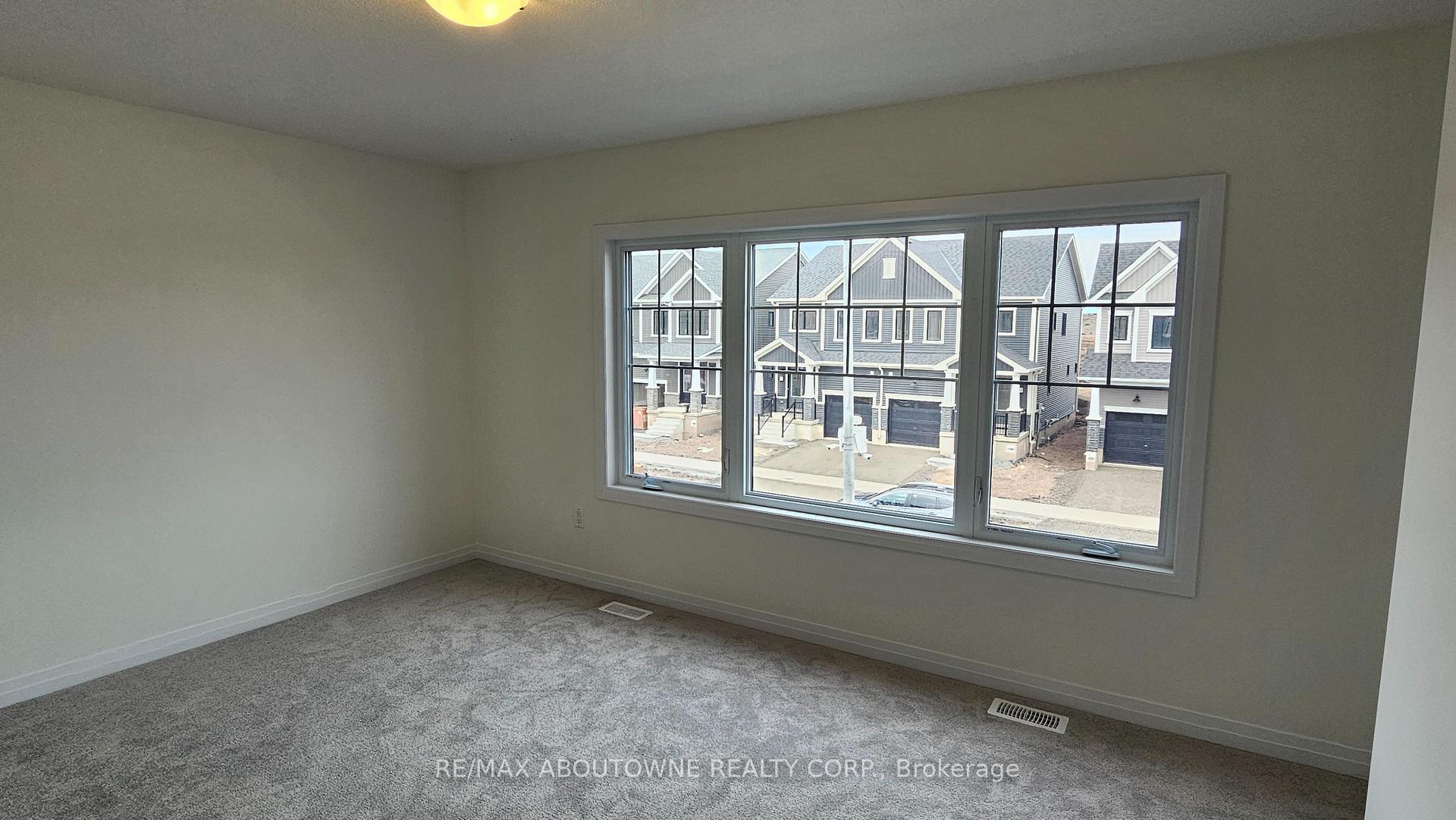 Photo 11 of 23 Masters Street N, Welland, Dain City — HOMEH