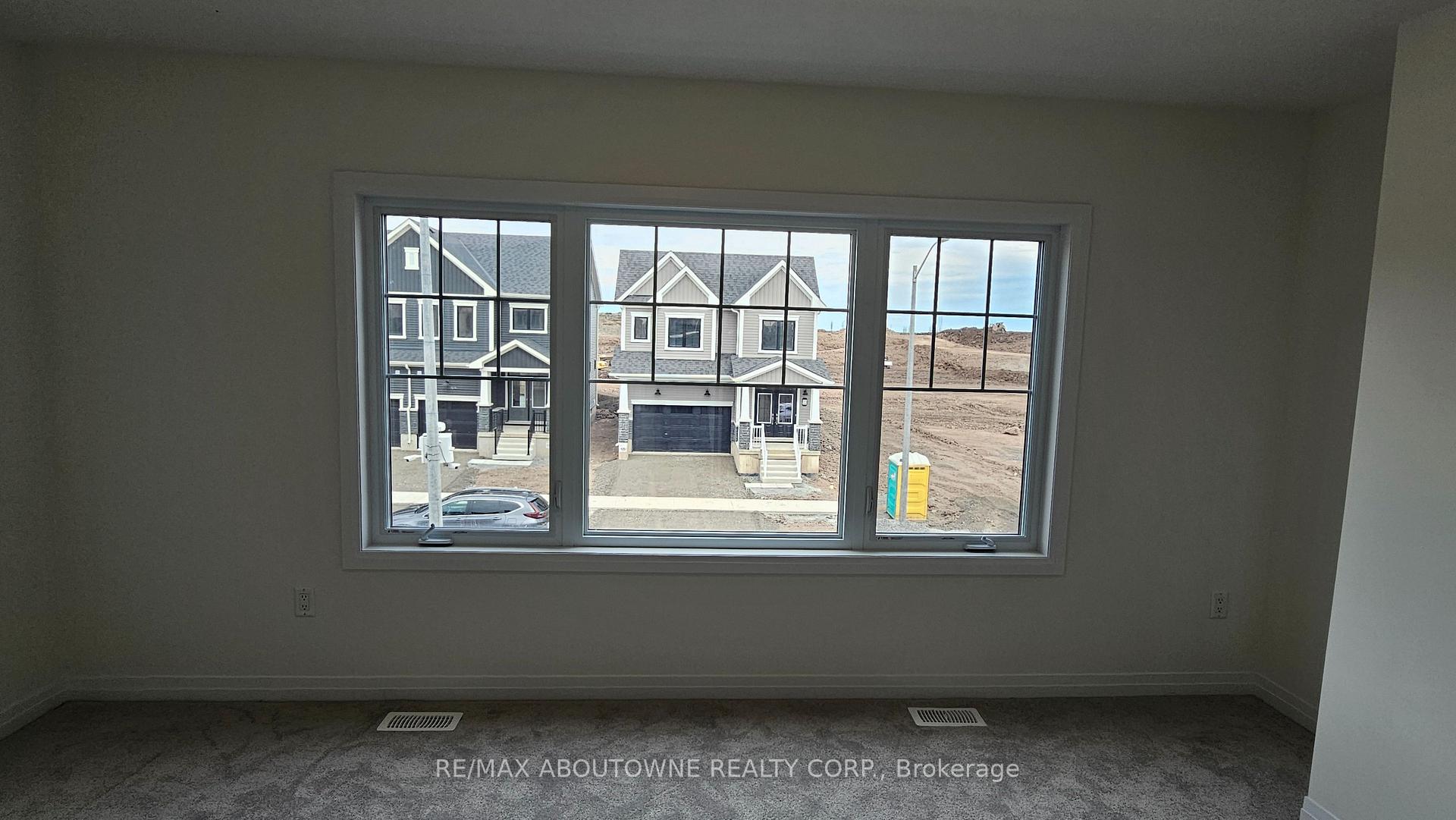 Photo 12 of 23 Masters Street N, Welland, Dain City — HOMEH