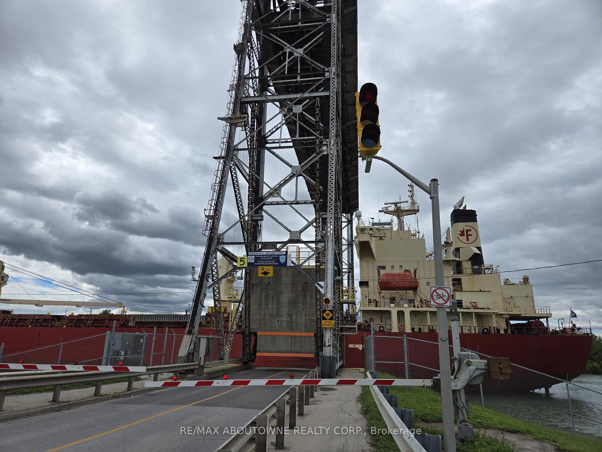 Photo 27 of 23 Masters Street N, Welland, Dain City — HOMEH