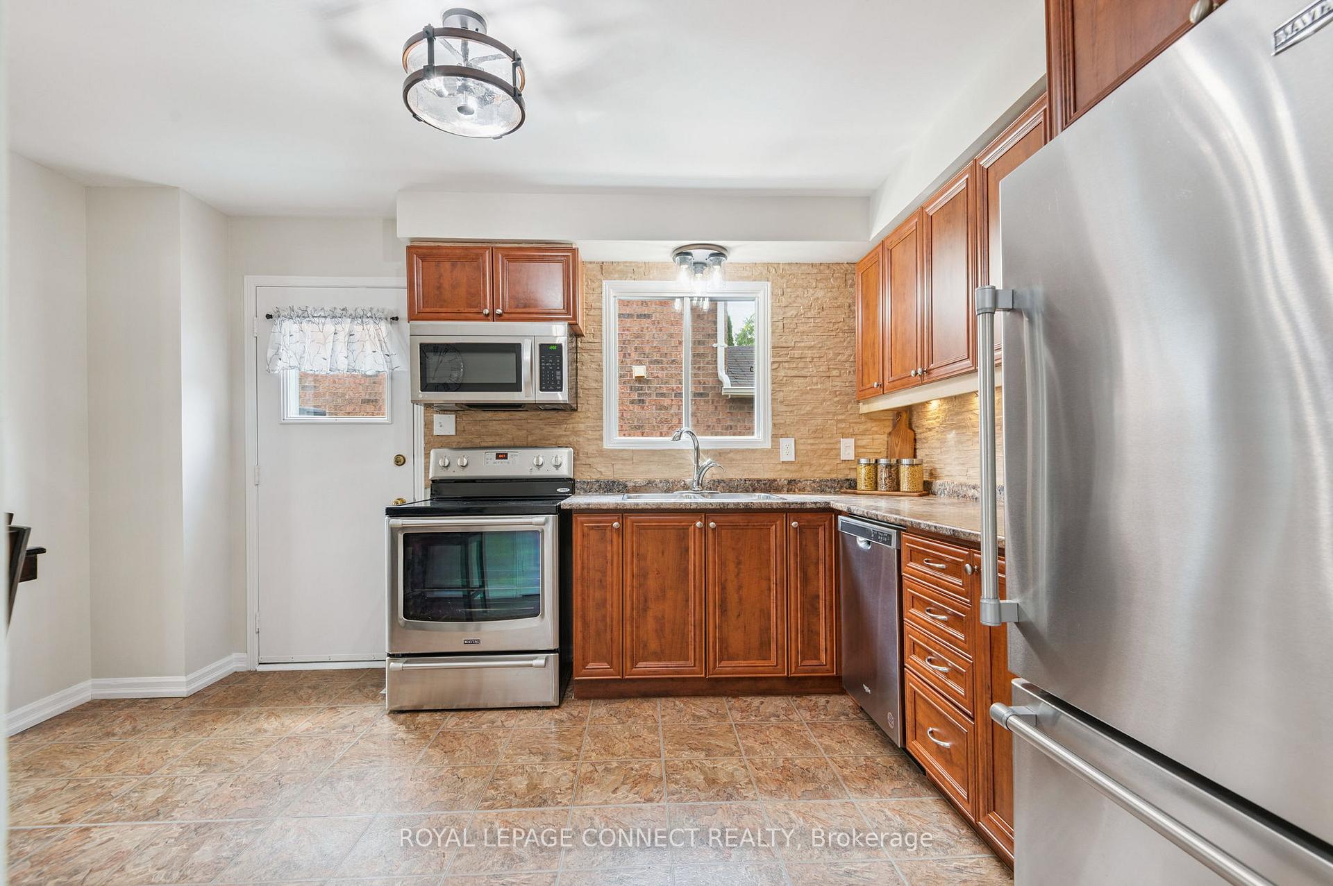 Photo 8 of 22 Crawford Rose Drive, Aurora, Aurora Heights — HOMEH