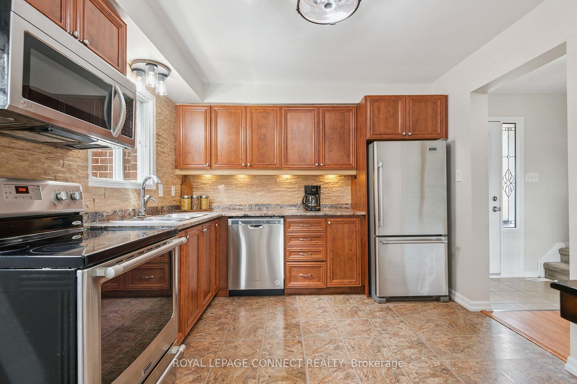 Photo 9 of 22 Crawford Rose Drive, Aurora, Aurora Heights — HOMEH