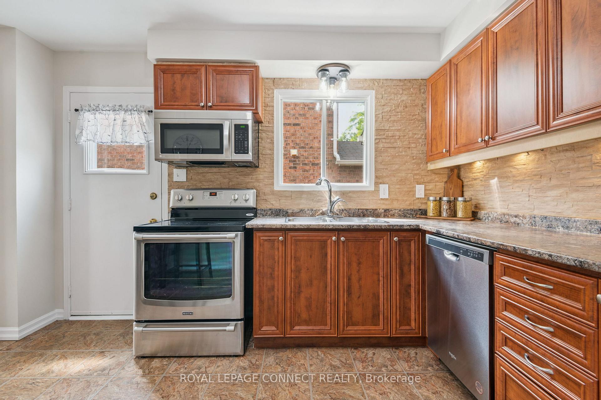 Photo 10 of 22 Crawford Rose Drive, Aurora, Aurora Heights — HOMEH