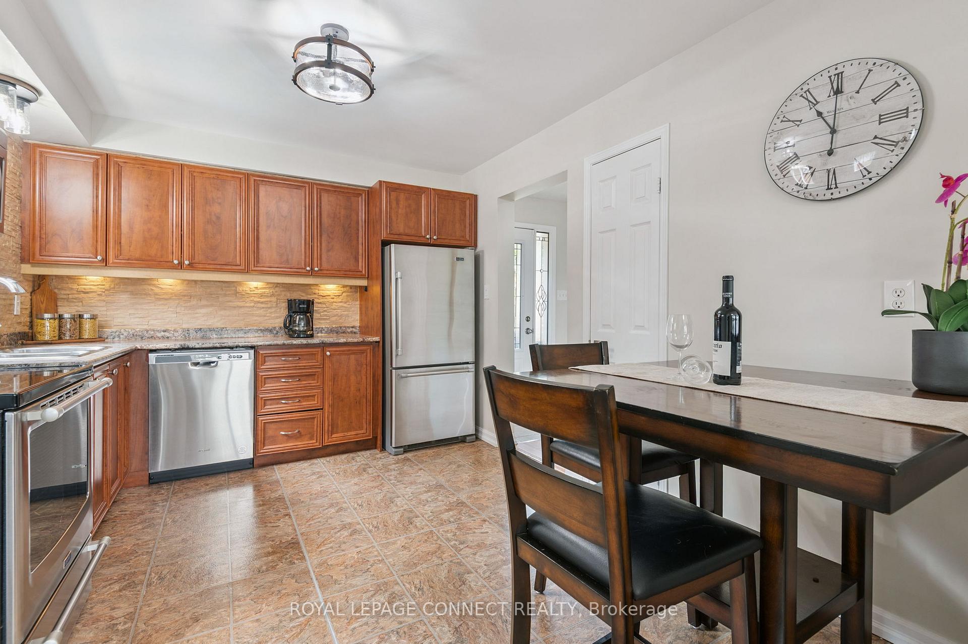 Photo 13 of 22 Crawford Rose Drive, Aurora, Aurora Heights — HOMEH