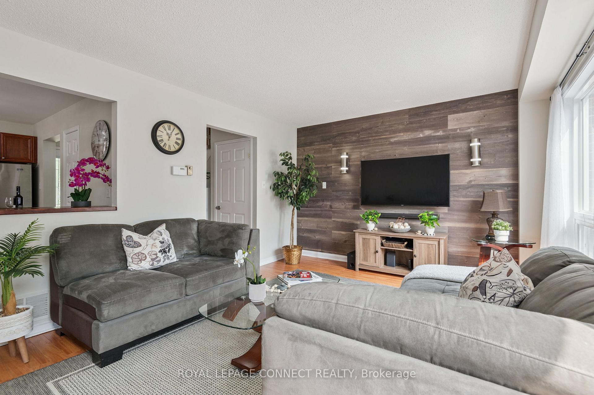 Photo 12 of 22 Crawford Rose Drive, Aurora, Aurora Heights — HOMEH