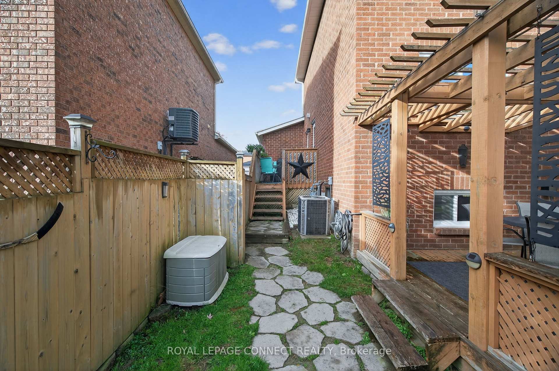 Photo 39 of 22 Crawford Rose Drive, Aurora, Aurora Heights — HOMEH
