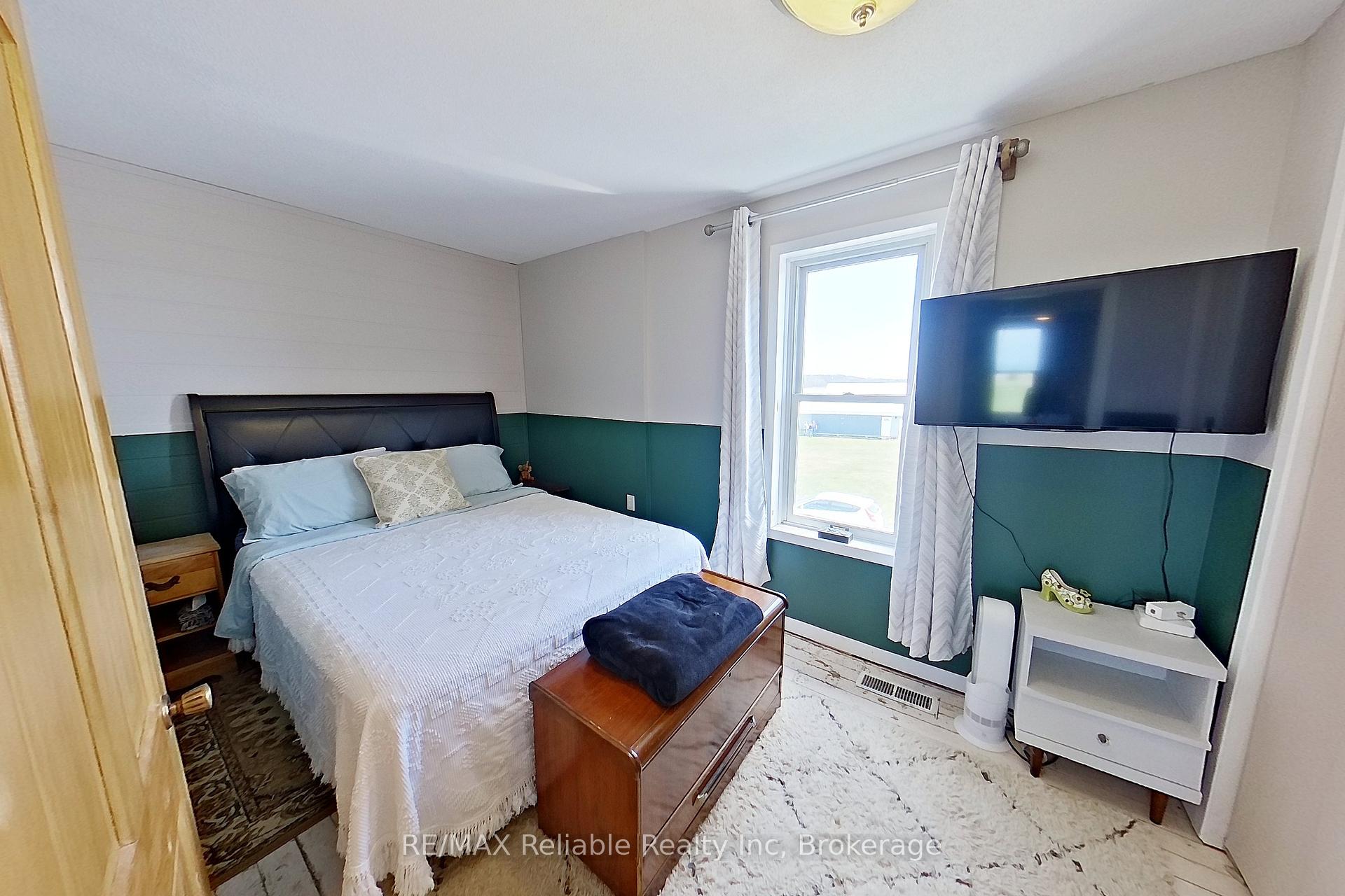 Photo 23 of 34481 Hendrick Road, Bluewater, Hay — HOMEH