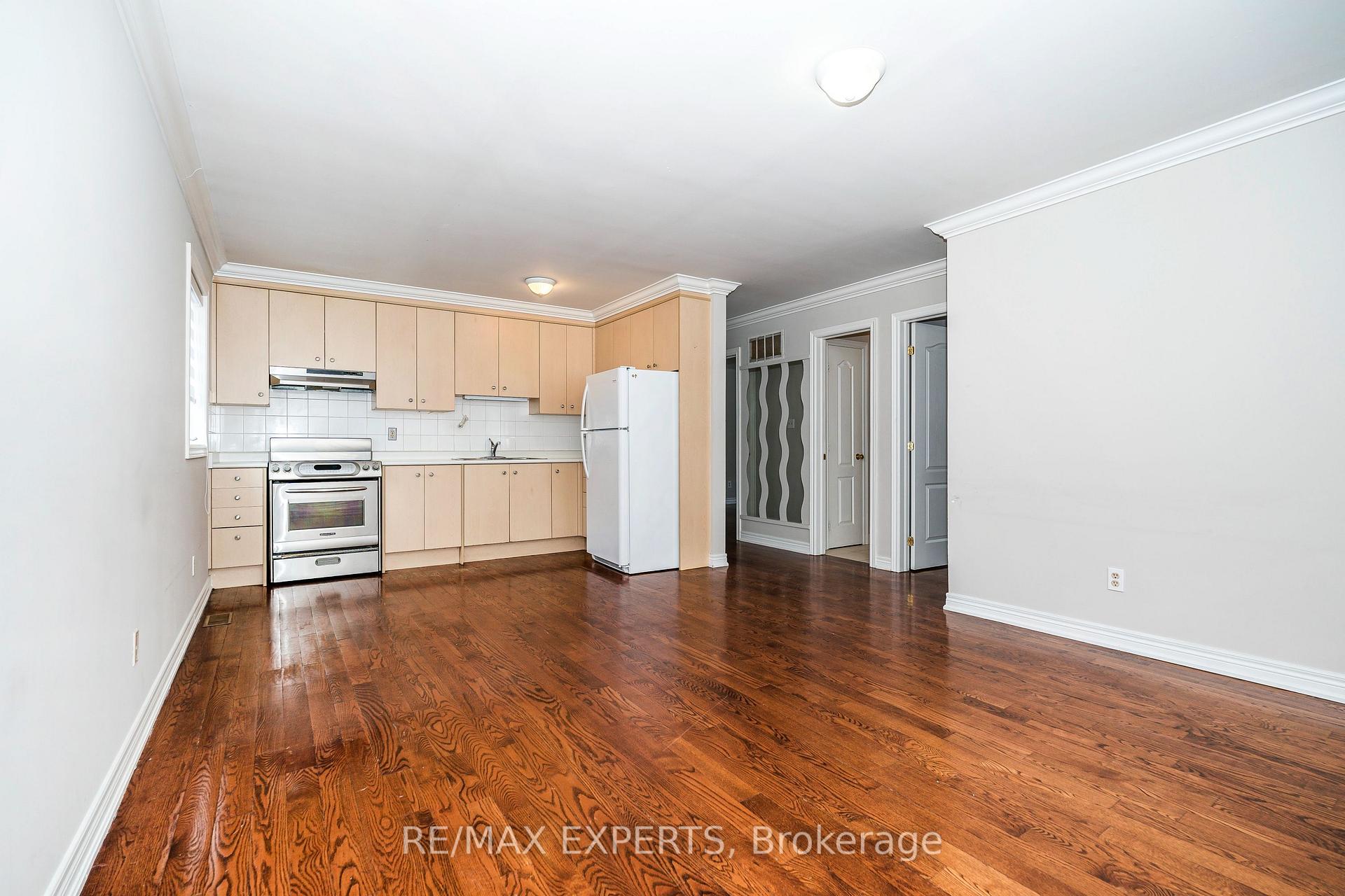 Photo 6 of Unit 3, 8310 Islington Avenue, Vaughan, Islington Woods — HOMEH