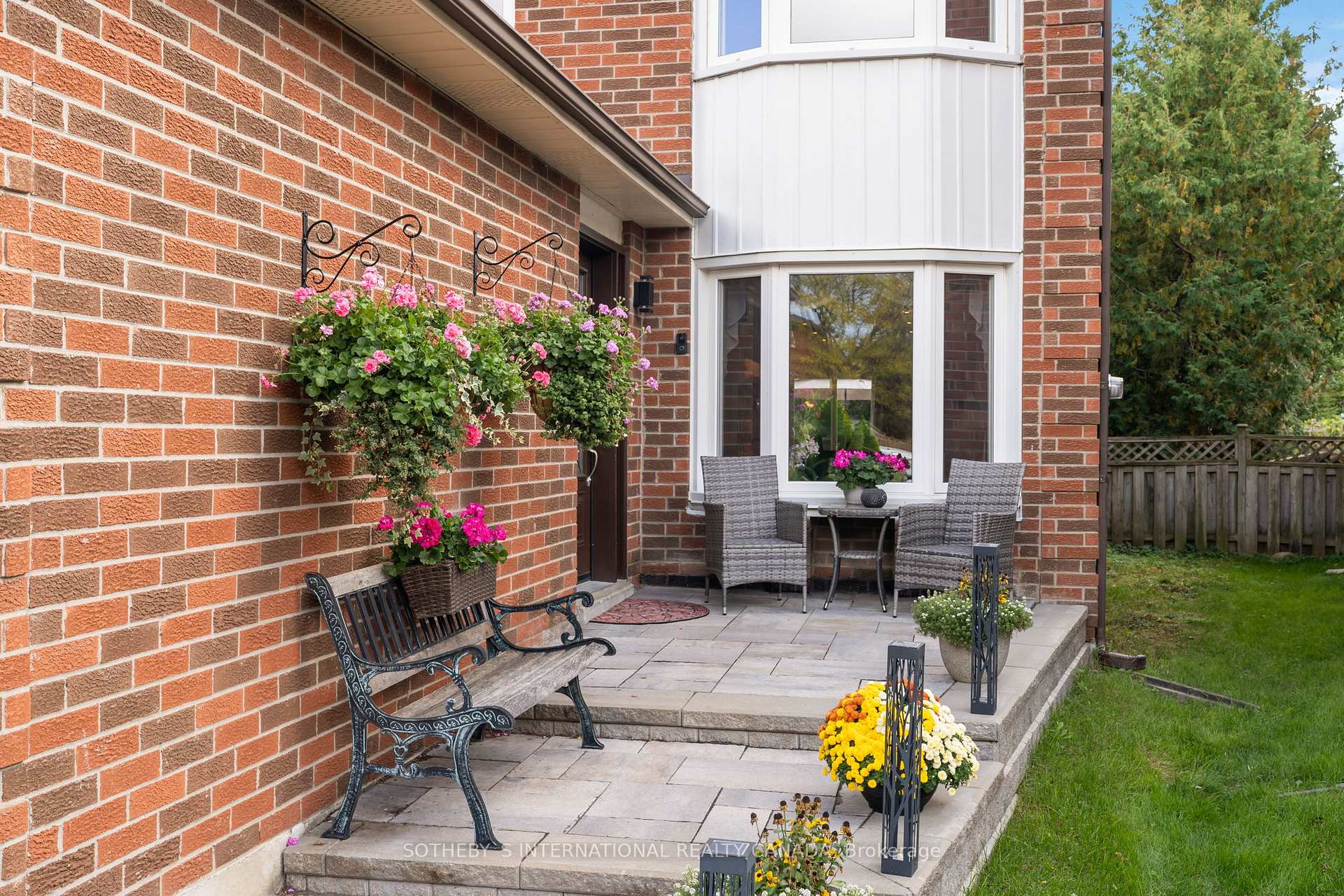 Photo 2 of 19 Spragg Circle, Markham, Markham Village — HOMEH