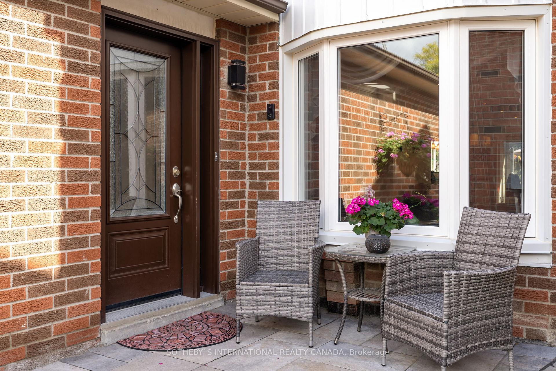 Photo 3 of 19 Spragg Circle, Markham, Markham Village — HOMEH