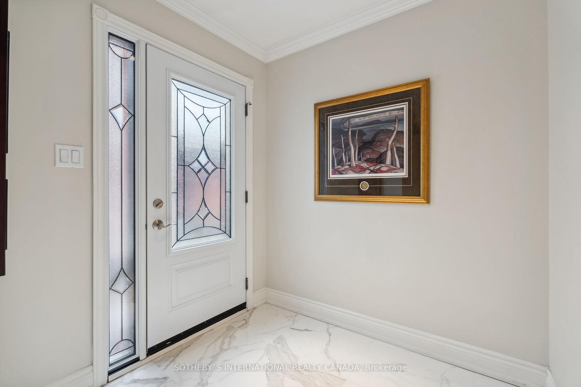 Photo 4 of 19 Spragg Circle, Markham, Markham Village — HOMEH
